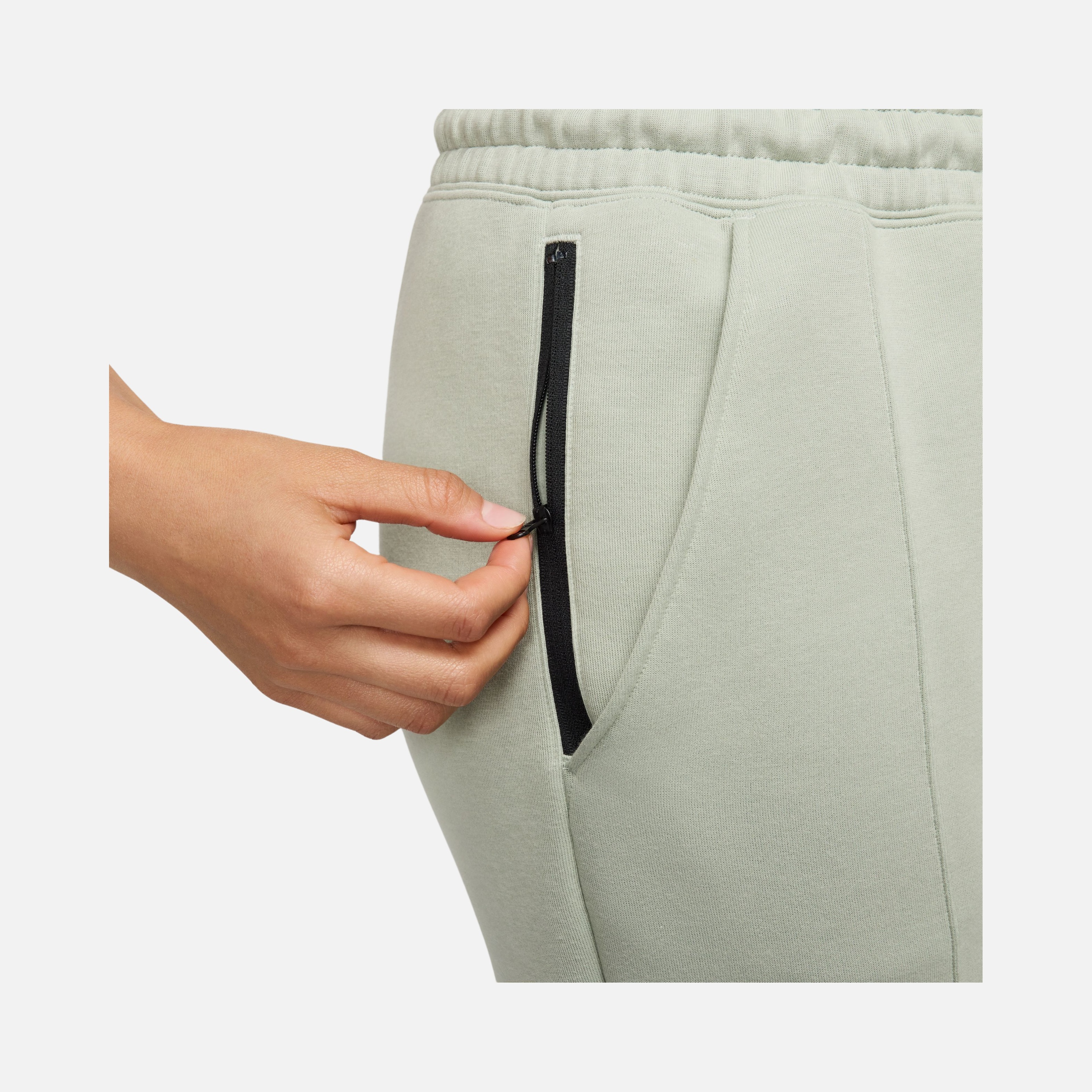 Nike Sportswear Tech Fleece Mid-Rise Kadın Eşofman Altı