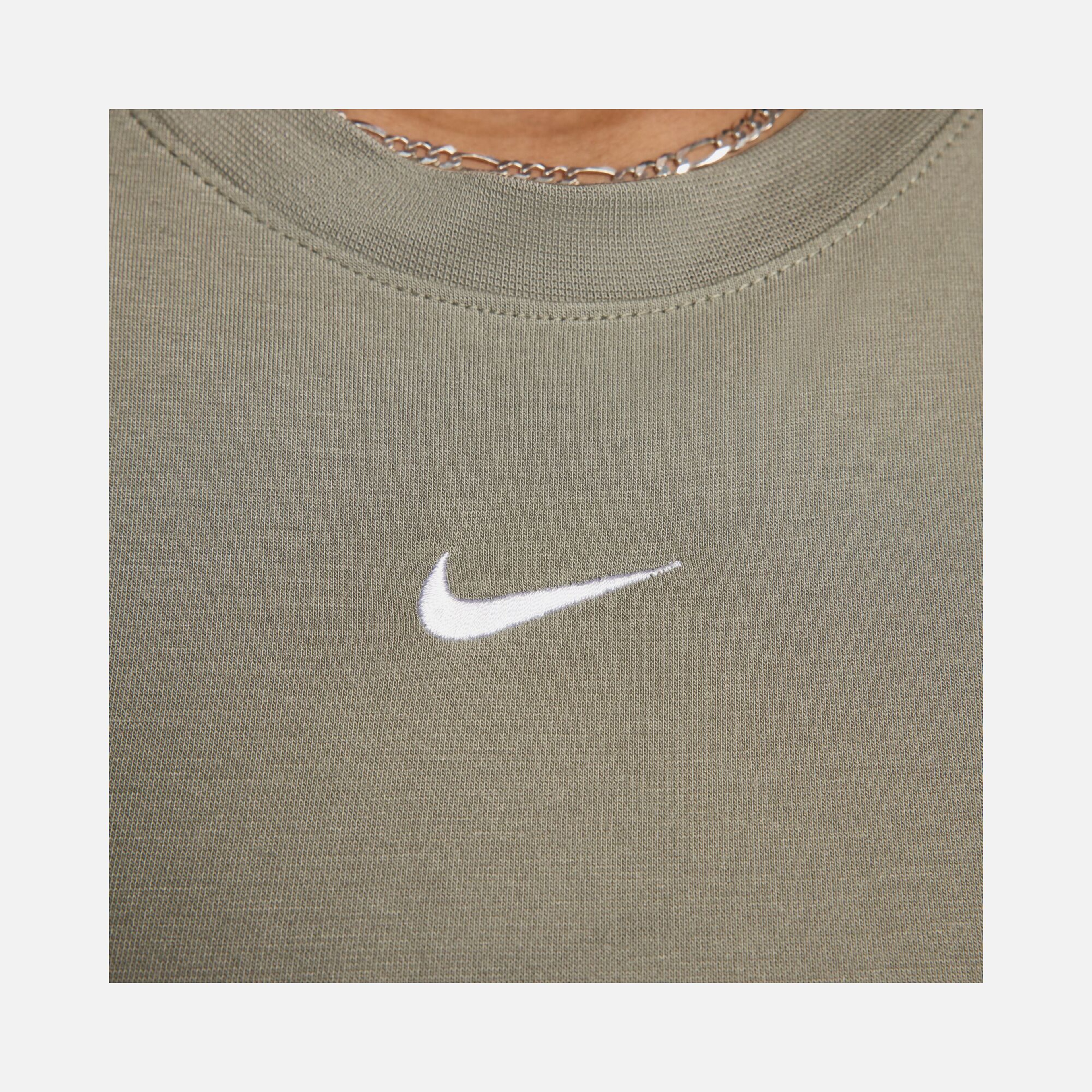 Nike Sportswear Essential Slim-Fit Cropped Short-Sleeve Kadın Tişört