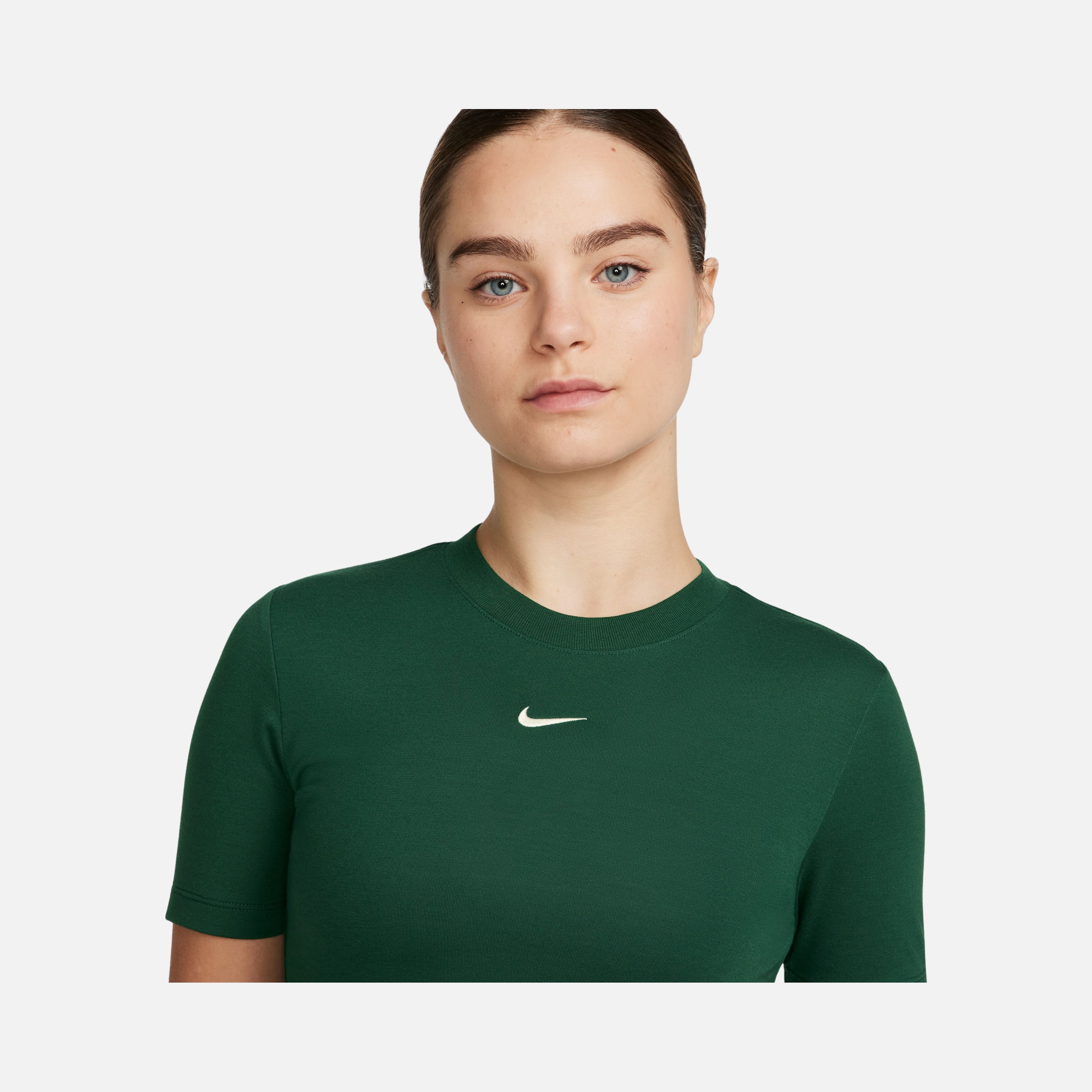 Nike Sportswear Essential Slim-Fit Cropped Short-Sleeve Kadın Tişört