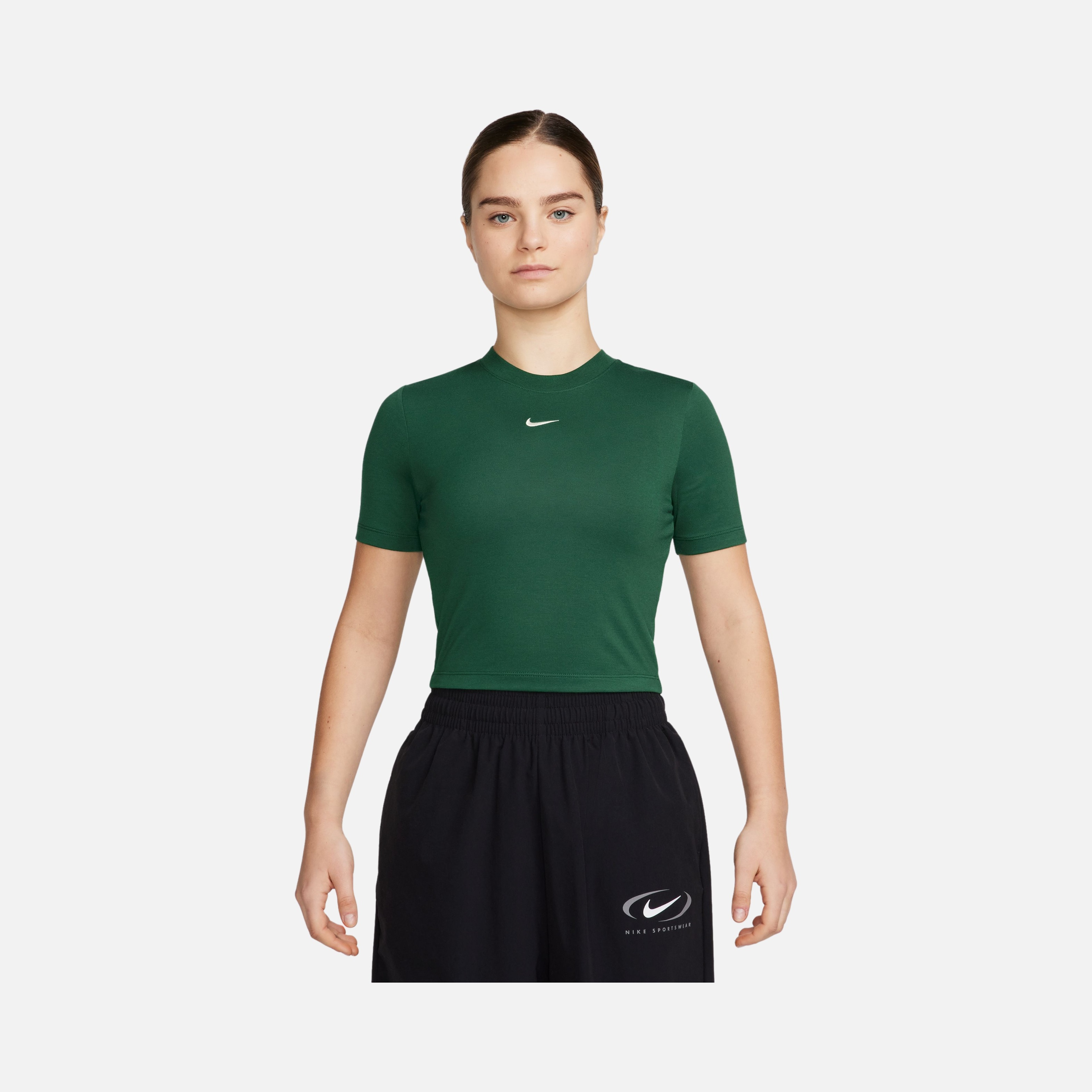 Nike Sportswear Essential Slim-Fit Cropped Short-Sleeve Kadın Tişört