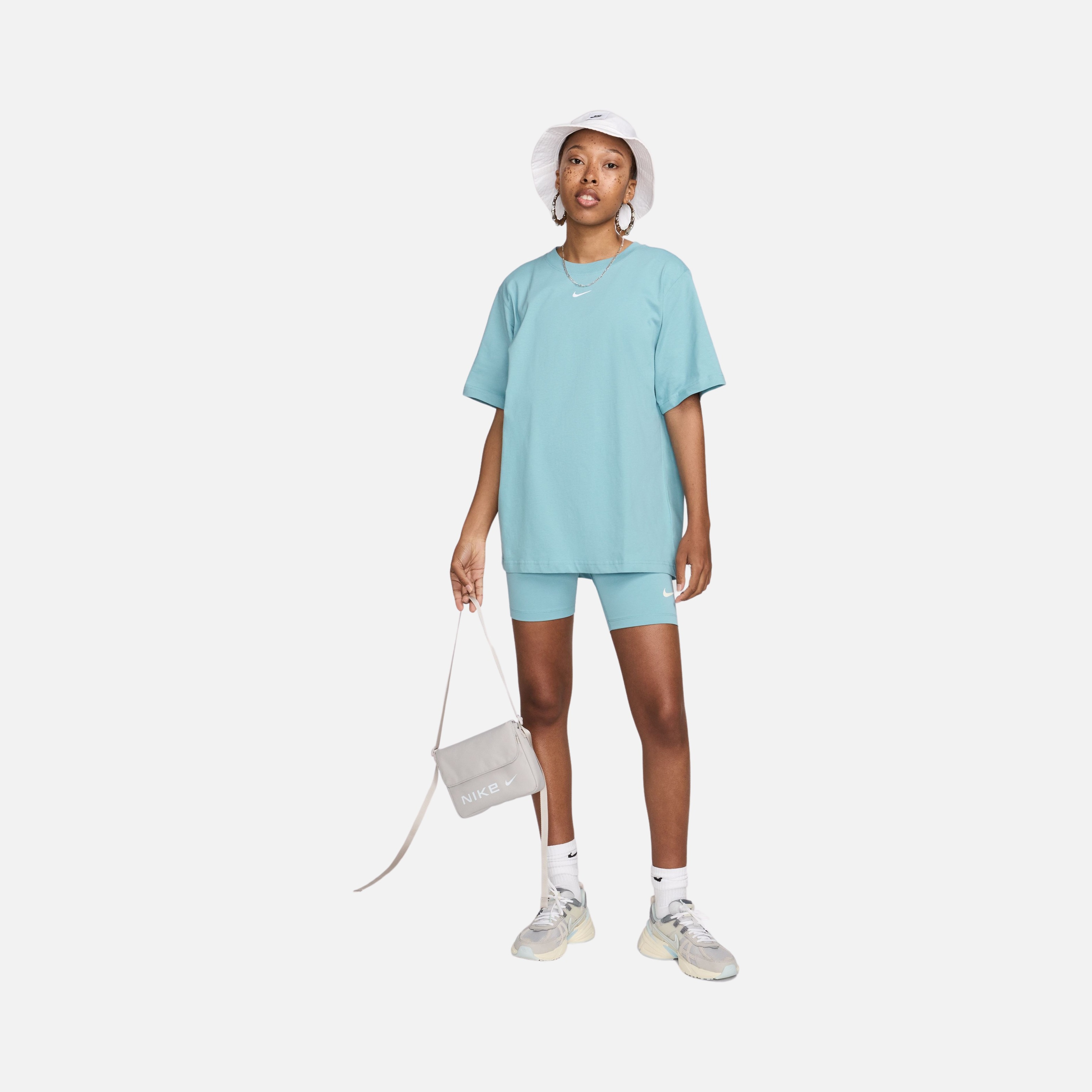 Nike Sportswear Essential Loose Fit Short-Sleeve Kadın Tişört