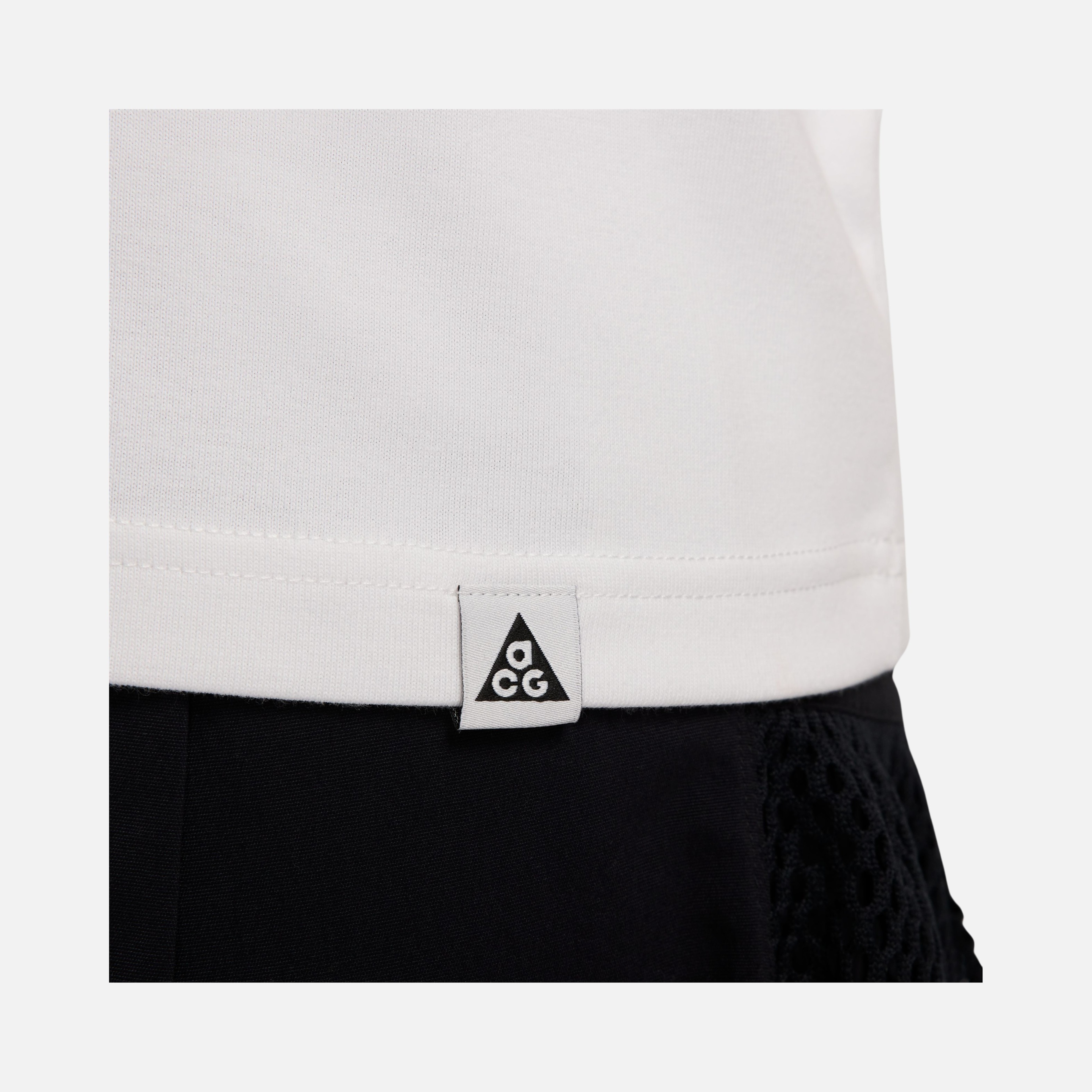 Nike Sportswear ACG Loose Graphic Short-Sleeve Kadın Tişört