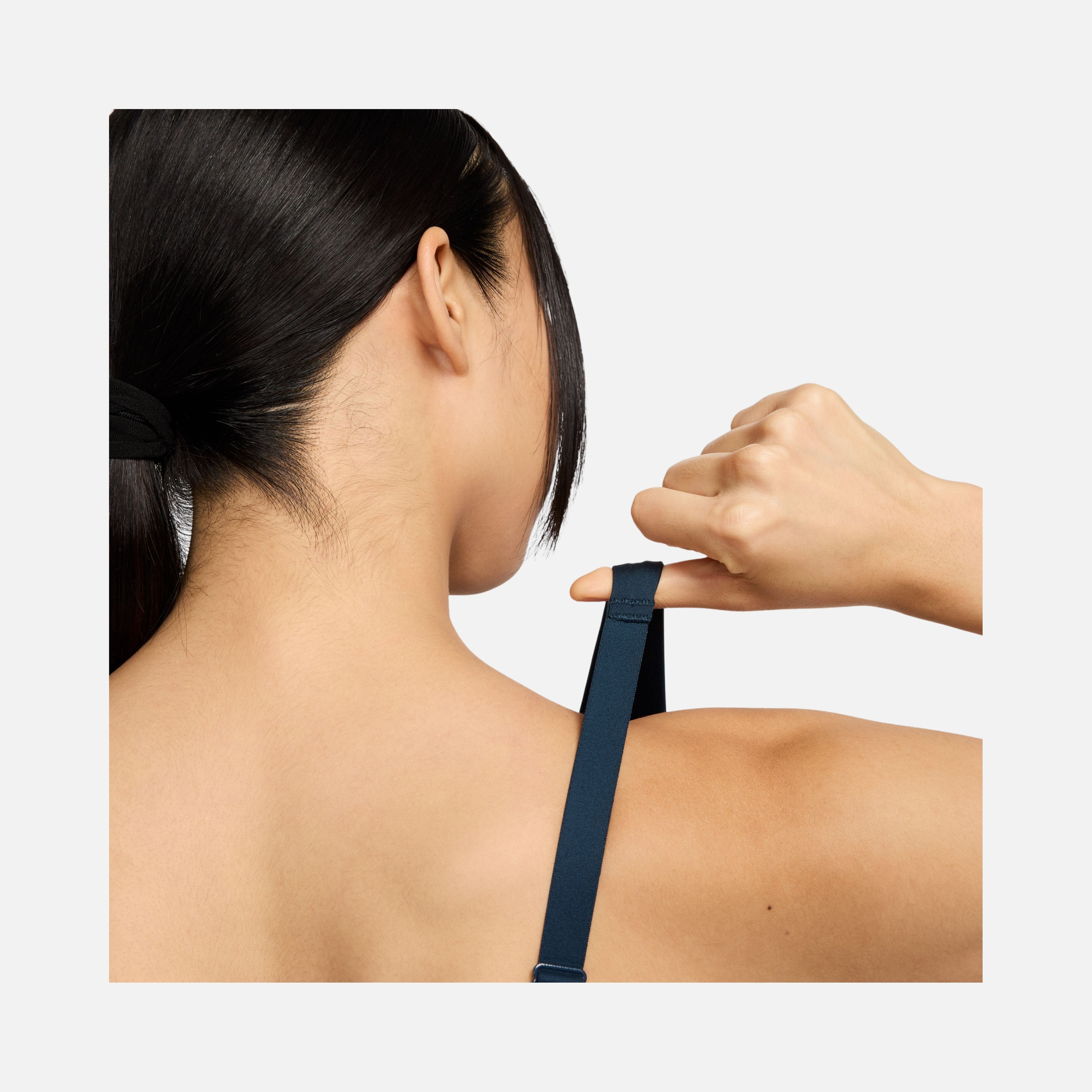 Nike Pro Indy Plunge Medium-Support Padded Training Kadın Bra