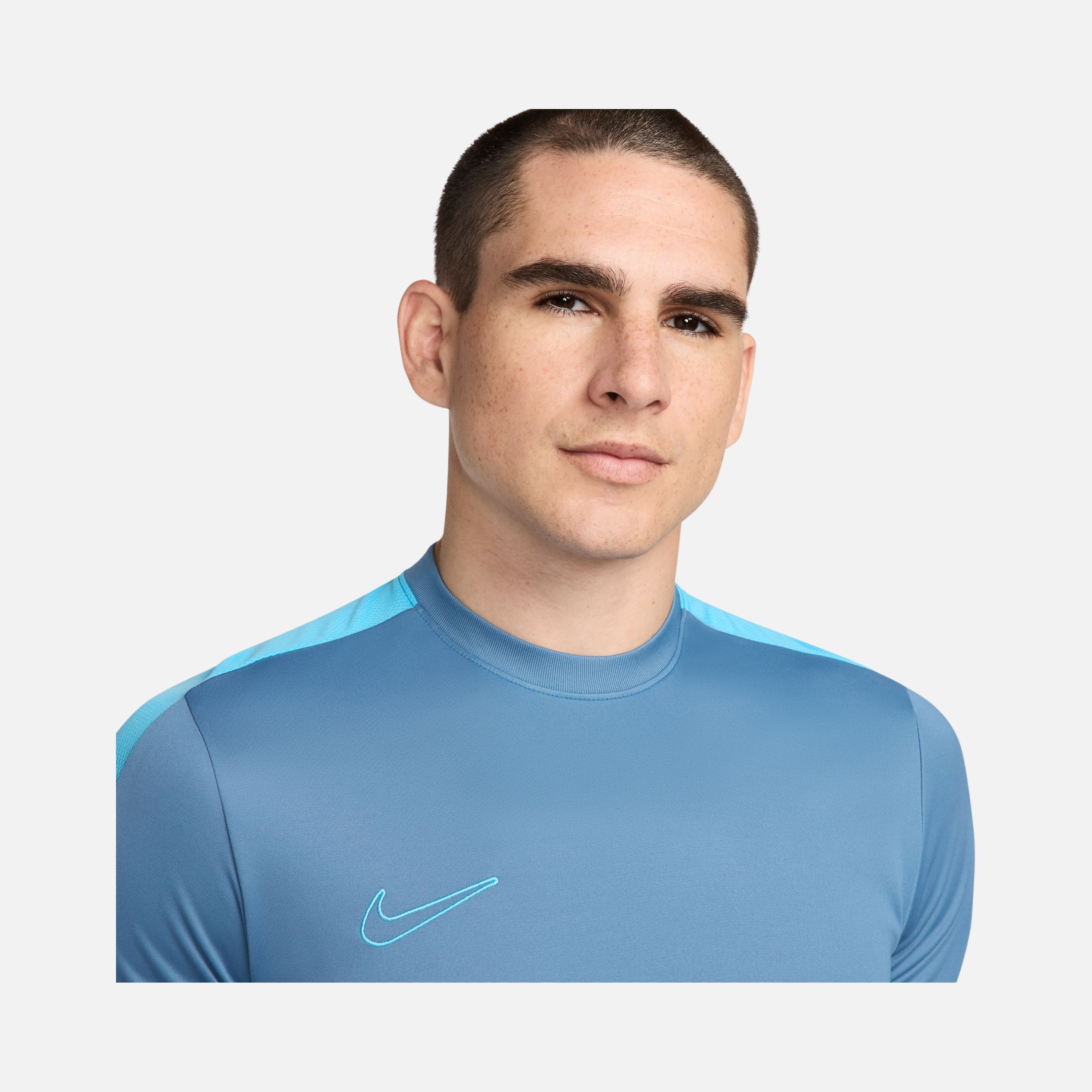 Nike Dri-Fit Academy Smooth Knit Global Football Training Short-Sleeve Erkek Tişört