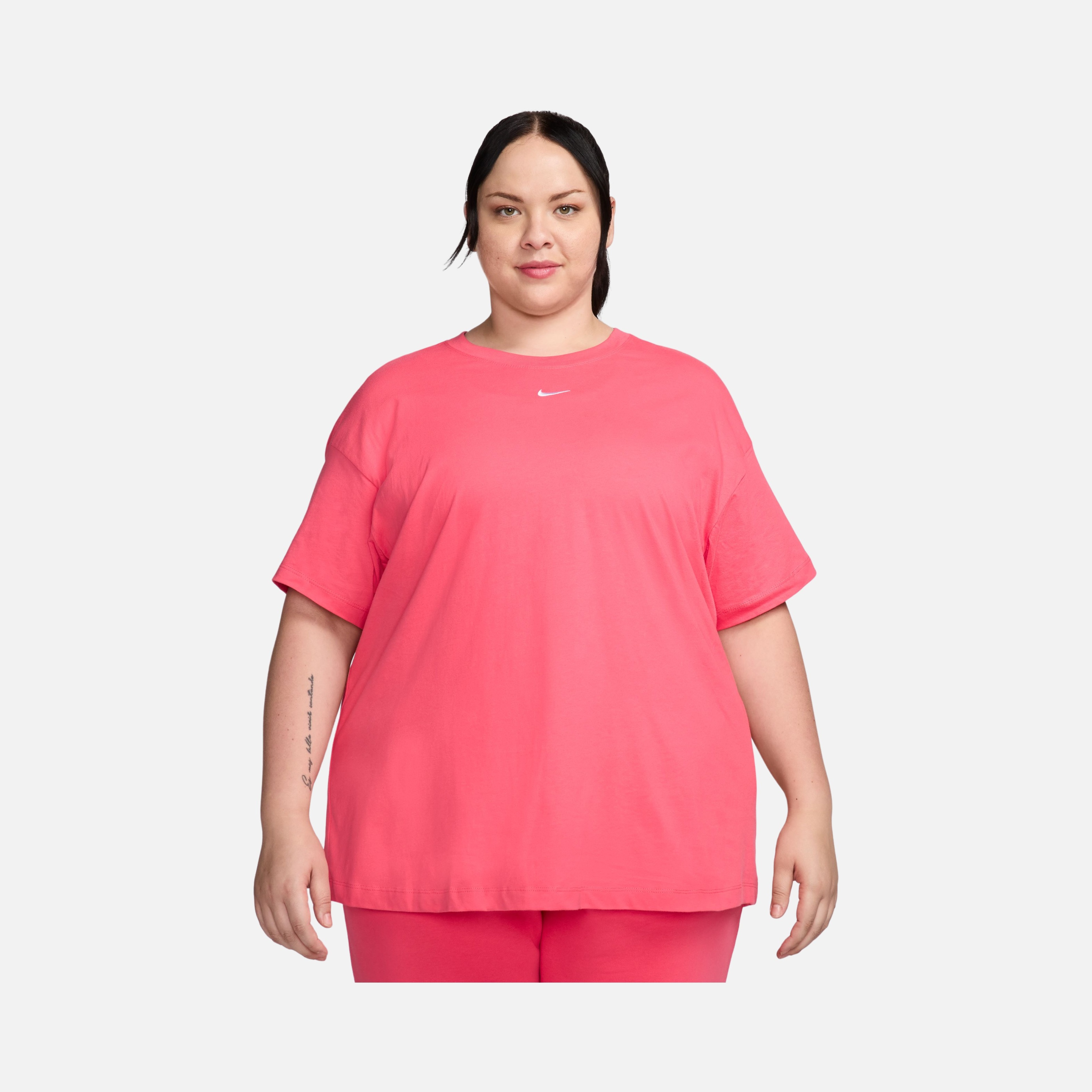 Nike Sportswear Essential Relaxed Fit Short-Sleeve (Plus Size) Kadın Tişört