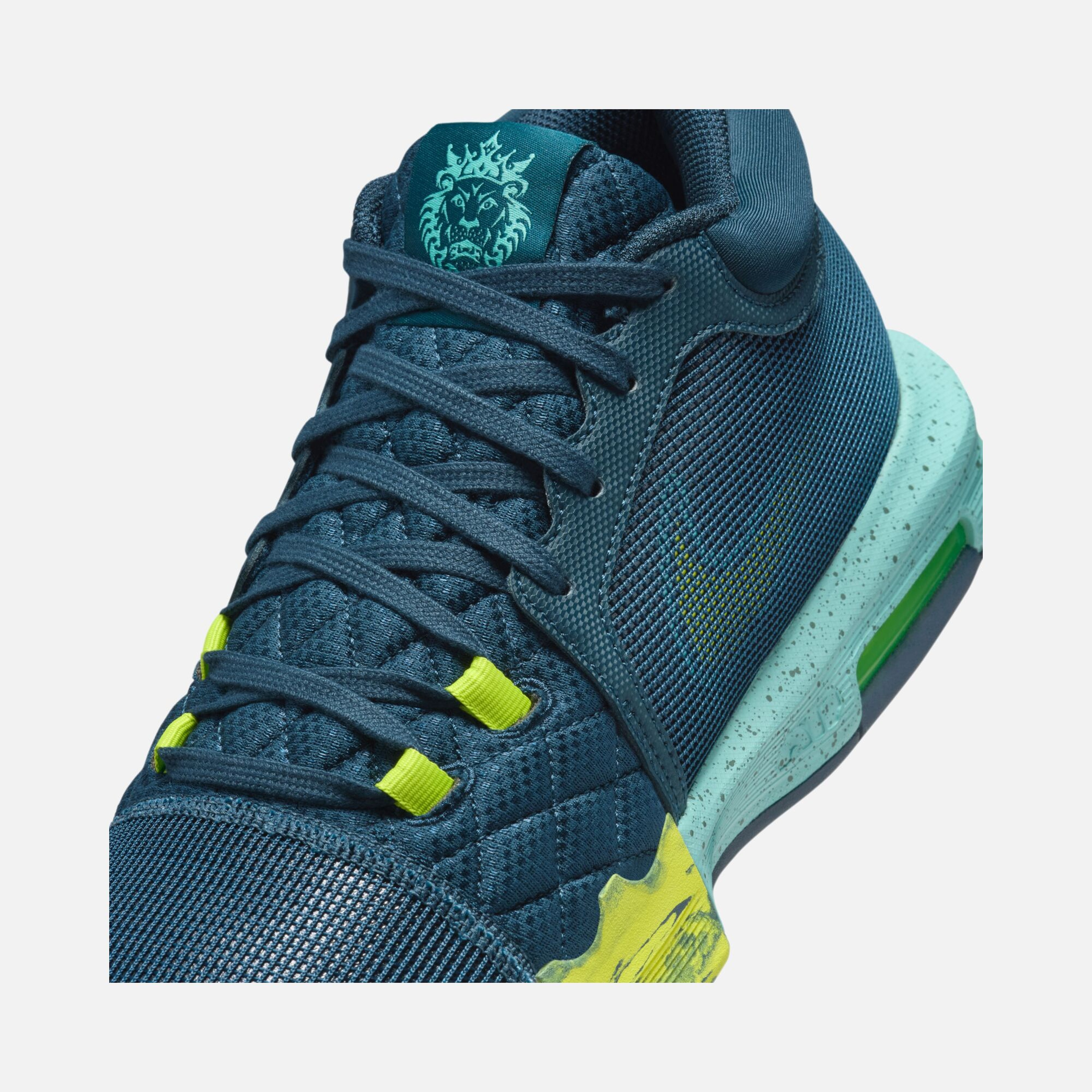 Nike LeBron James Witness VIII Erkek Basketbol Ayakkabısı