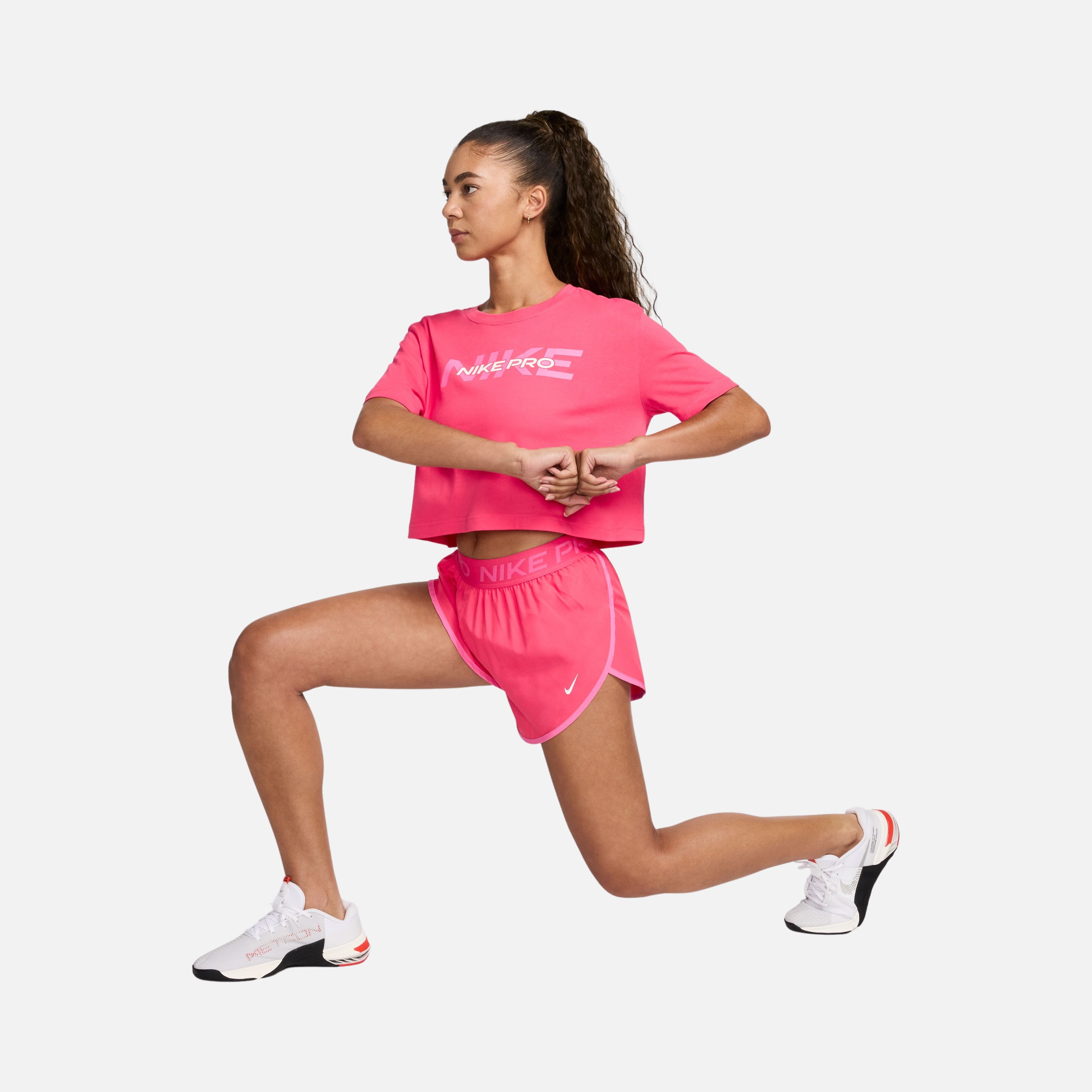 Nike Pro Graphic Cropped Training Short-Sleeve Kadın Tişört