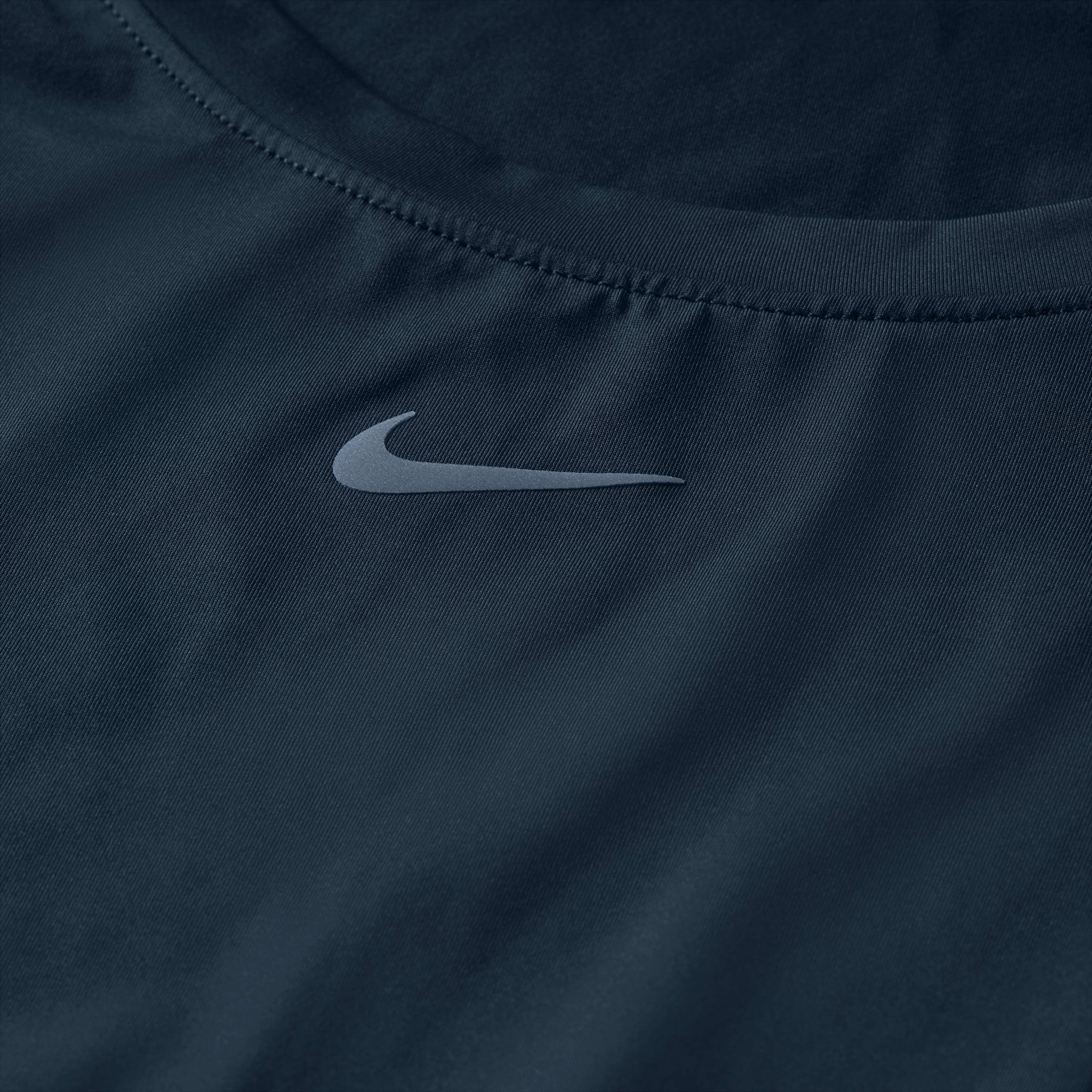 Nike One Classic Dri-Fit Short-Sleeve Training Kadın Tişört