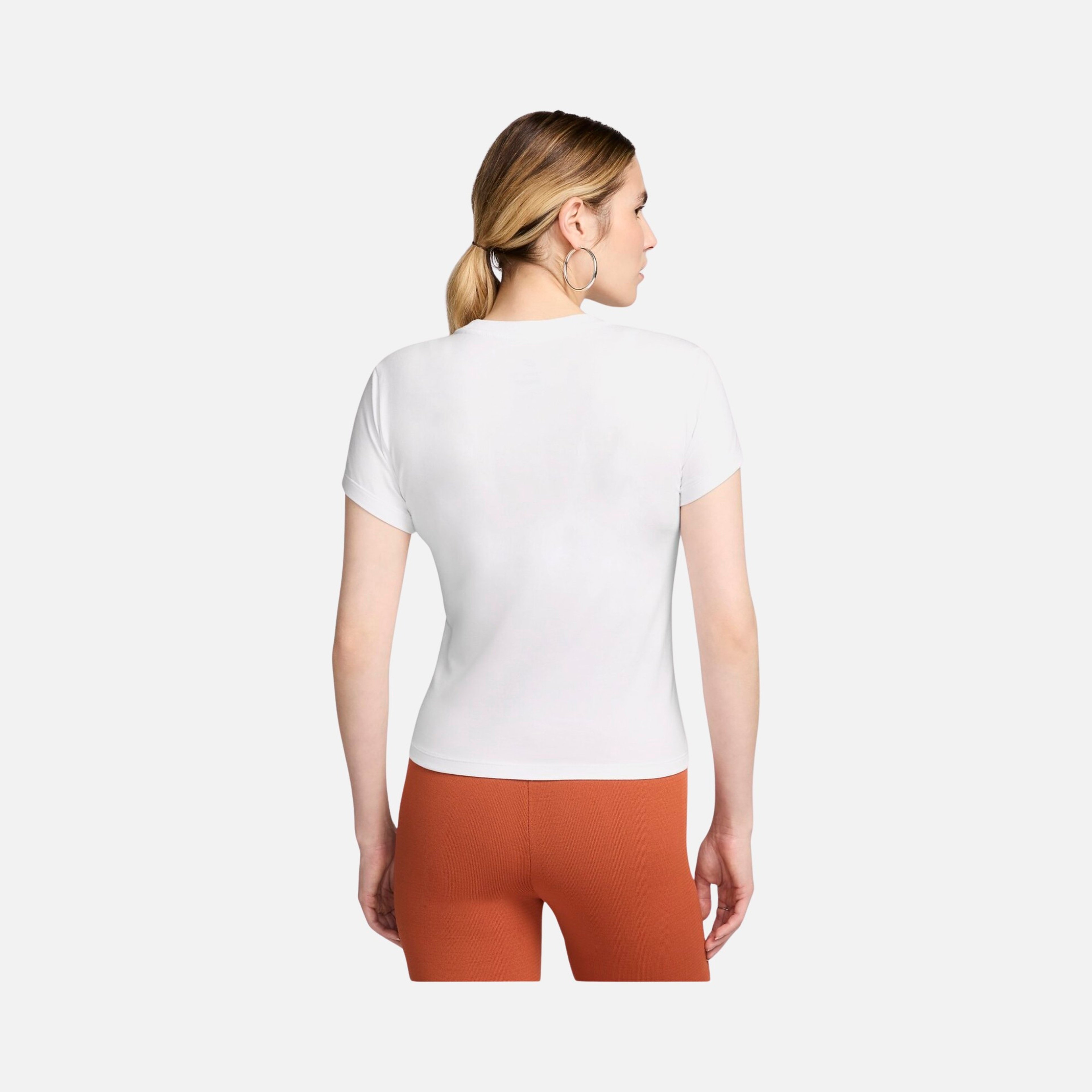 Nike Sportswear Essentials Chill Knit Short-Sleeve Kadın Tişört