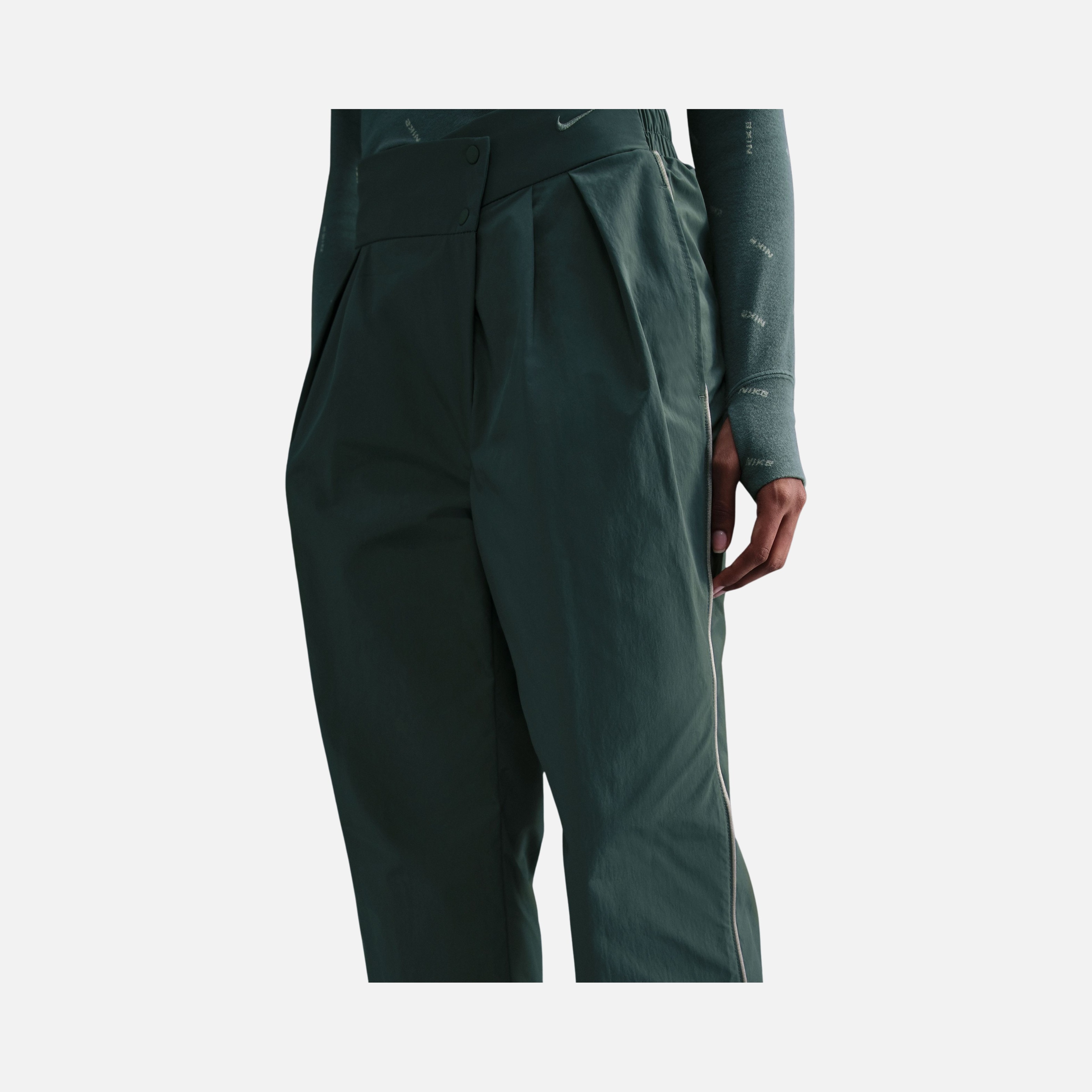 Nike Sportswear Mid-Rise Repel Asymmetrical-Waist Kadın Pantolon