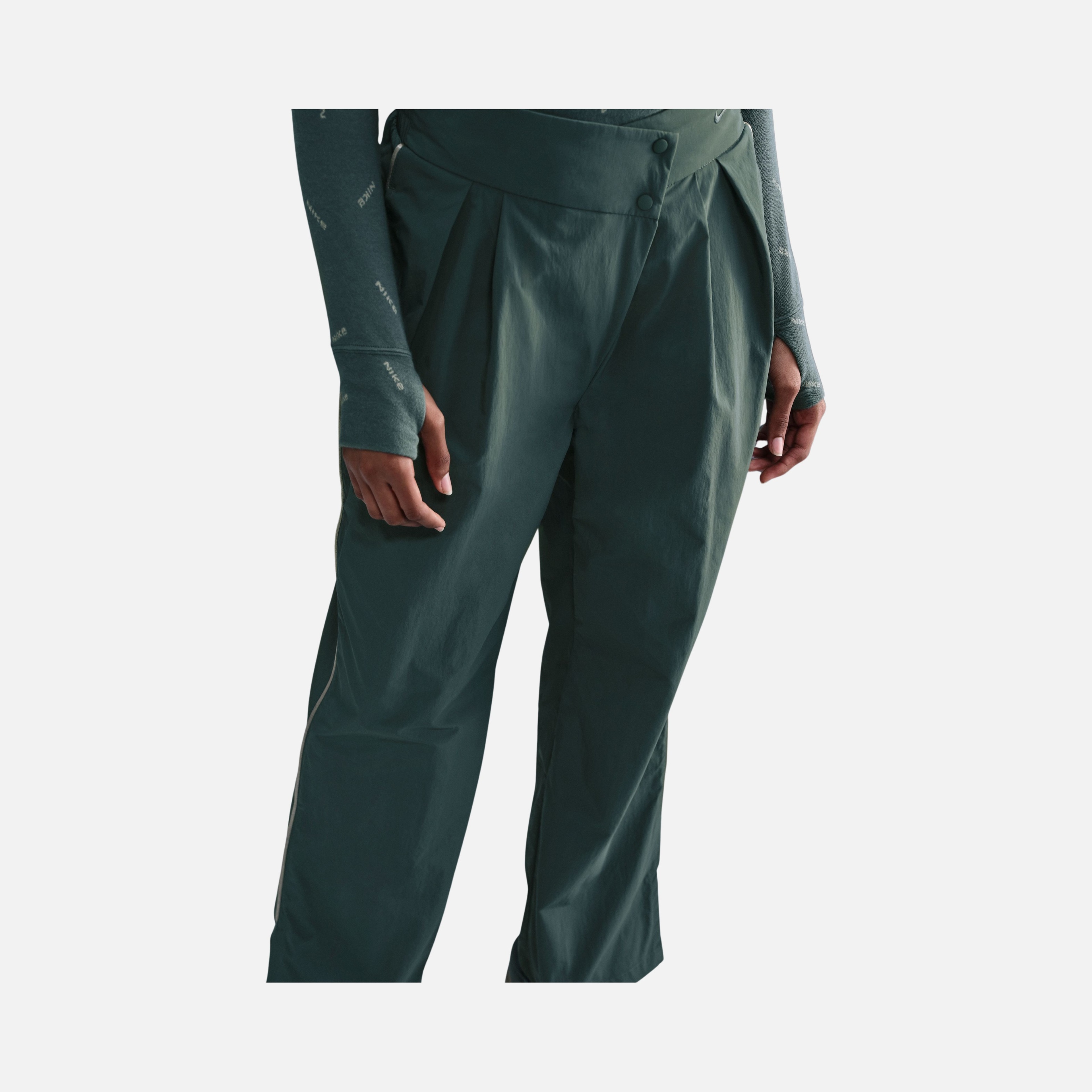 Nike Sportswear Mid-Rise Repel Asymmetrical-Waist Kadın Pantolon