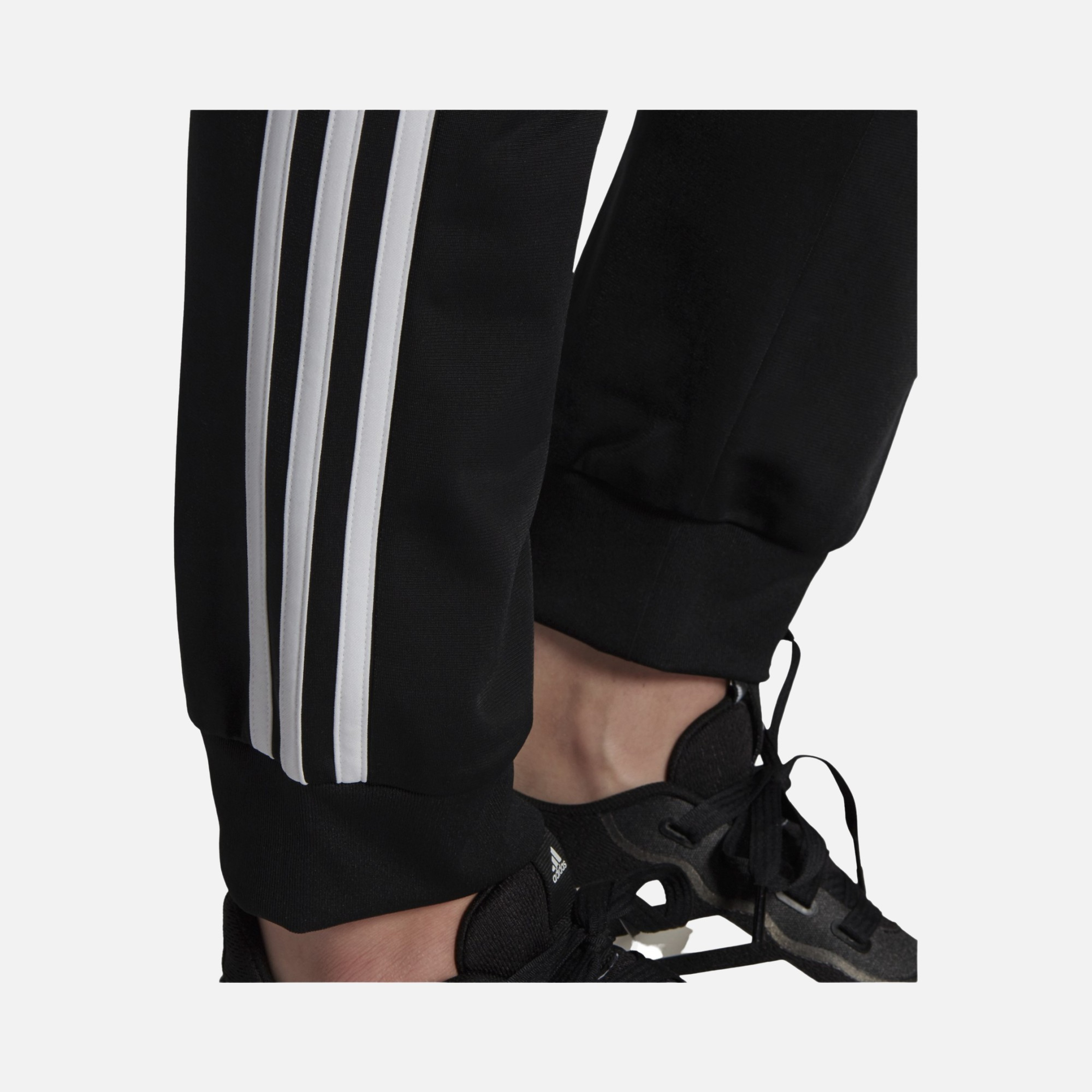 adidas Primegreen Essentials Warm-Up Slim Tapered 3-Stripes Kadın Eşofman Altı