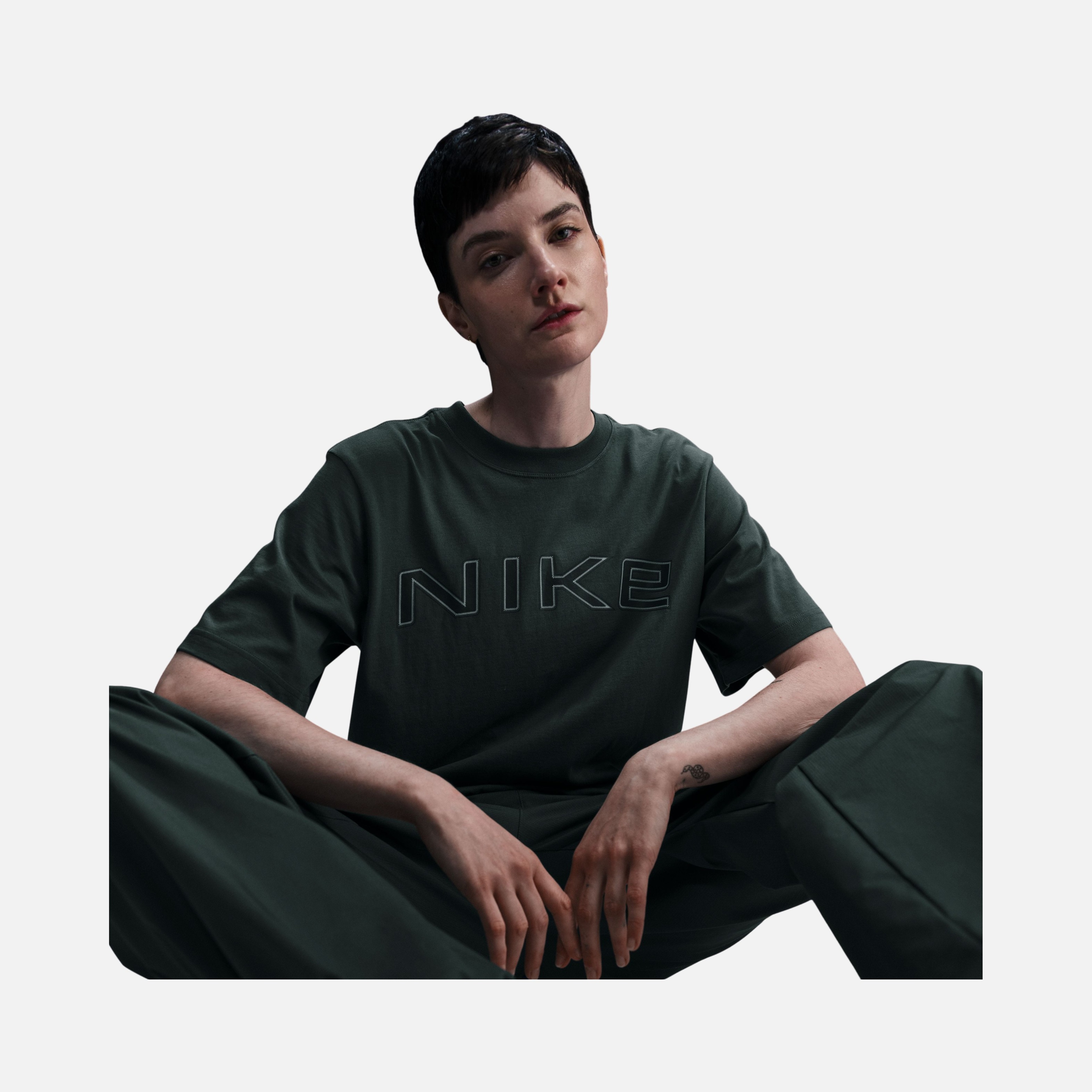 Nike Sportswear Phoenix Graphic Loose Short-Sleeve Kadın Tişört