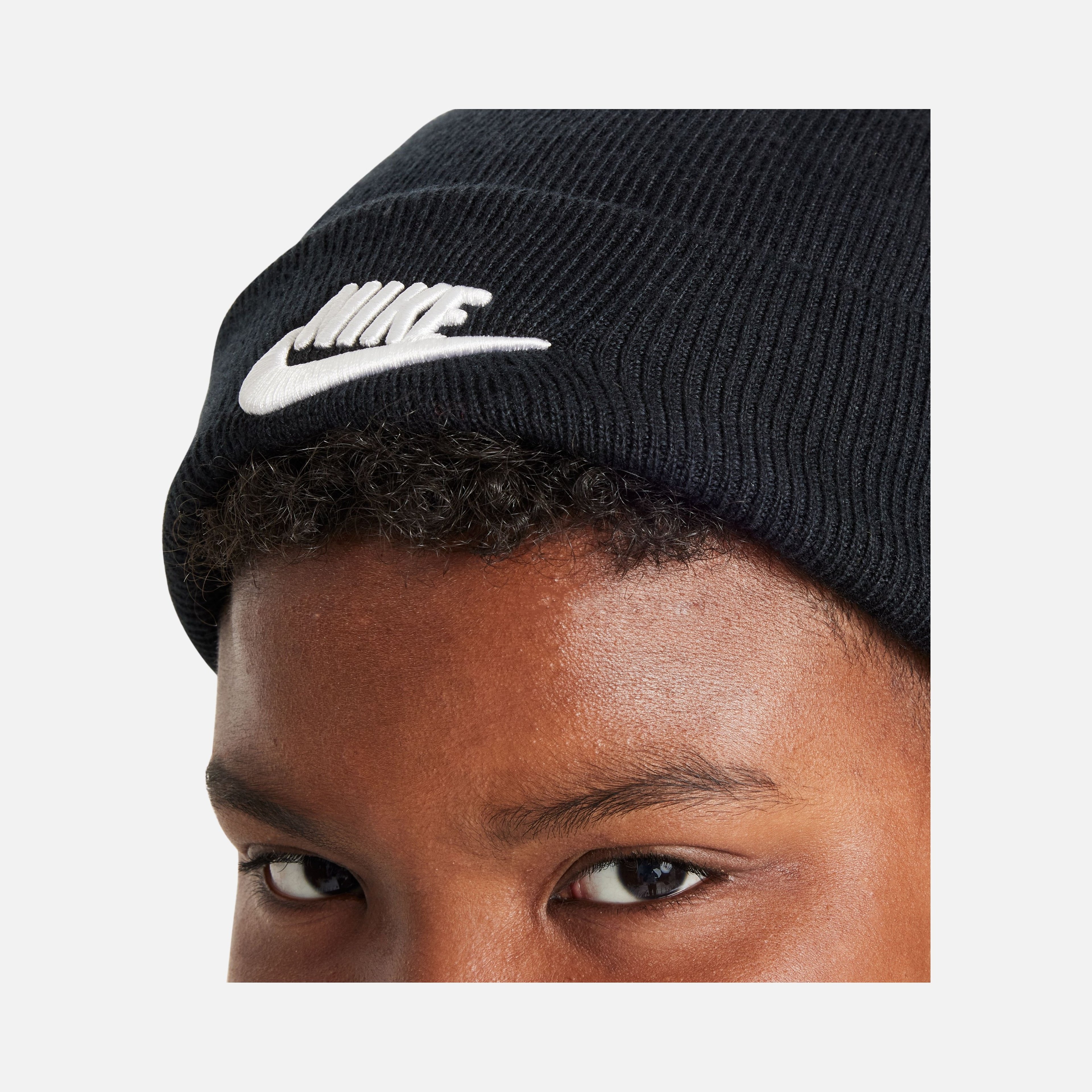 Nike Sportswear Peak Folding Cuff and Embroidered Futura Logo Details Çocuk Bere