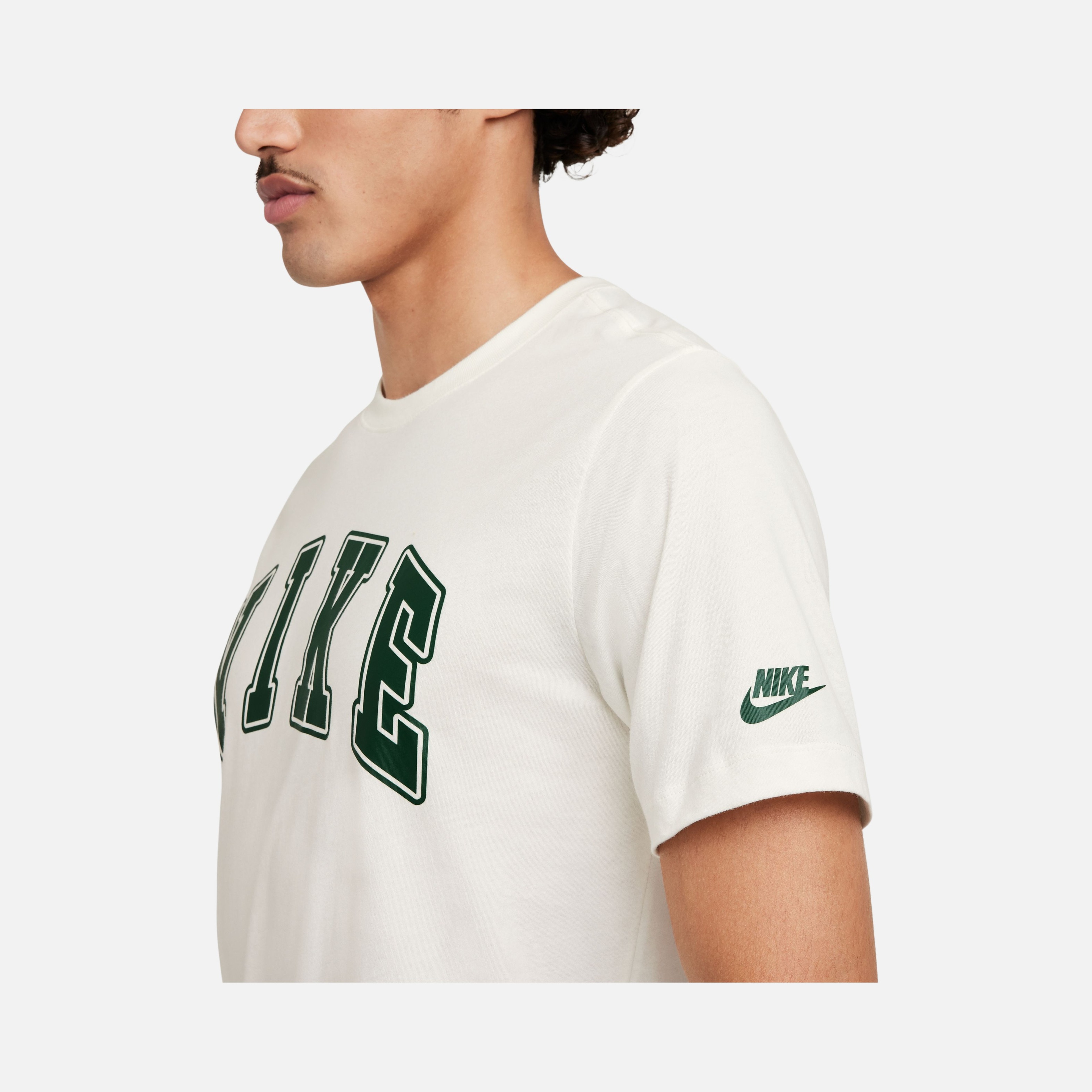 Nike Sportswear Club Seasonal Short-Sleeve Erkek Tişört