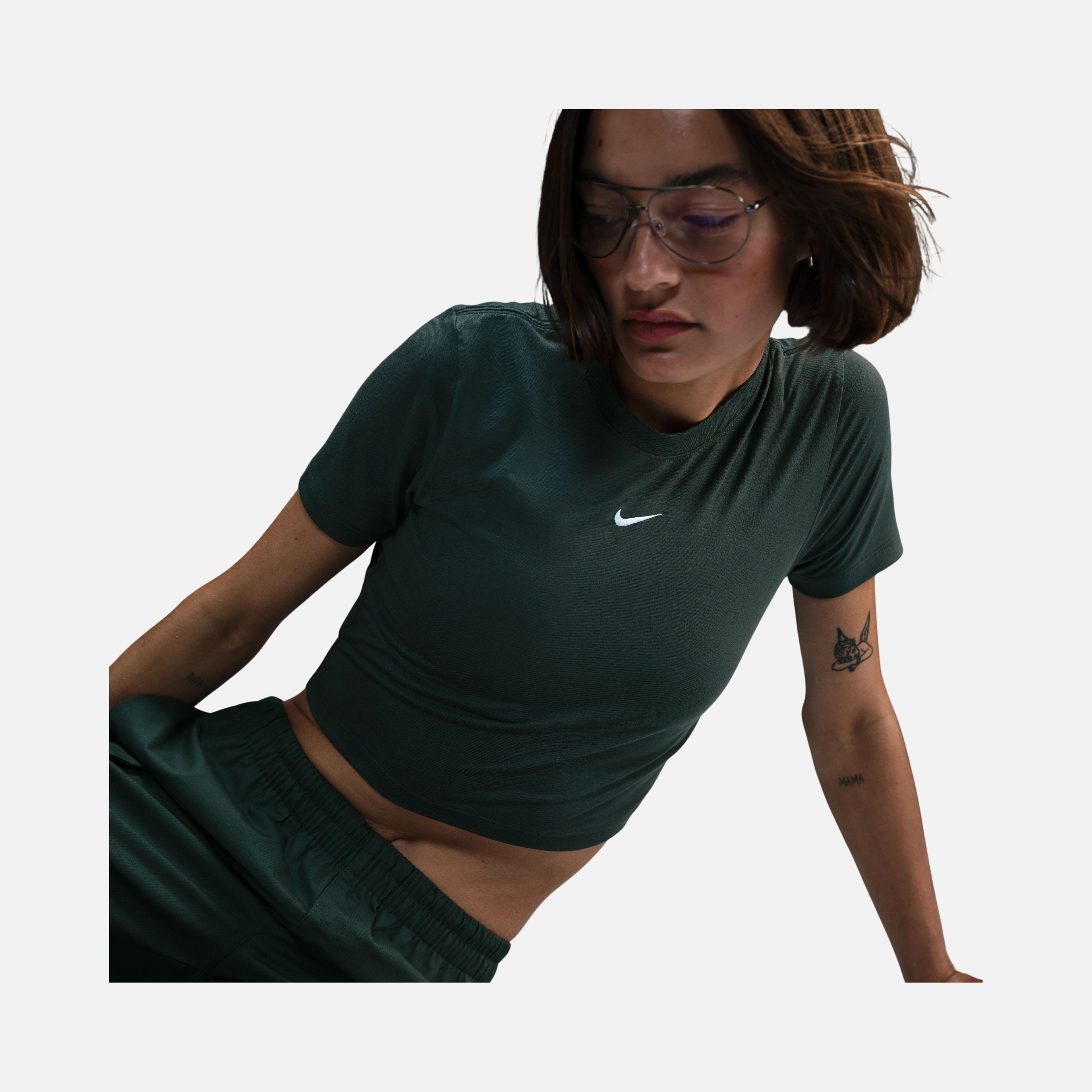 Nike Sportswear Essential Slim-Fit Cropped Short-Sleeve Kadın Tişört