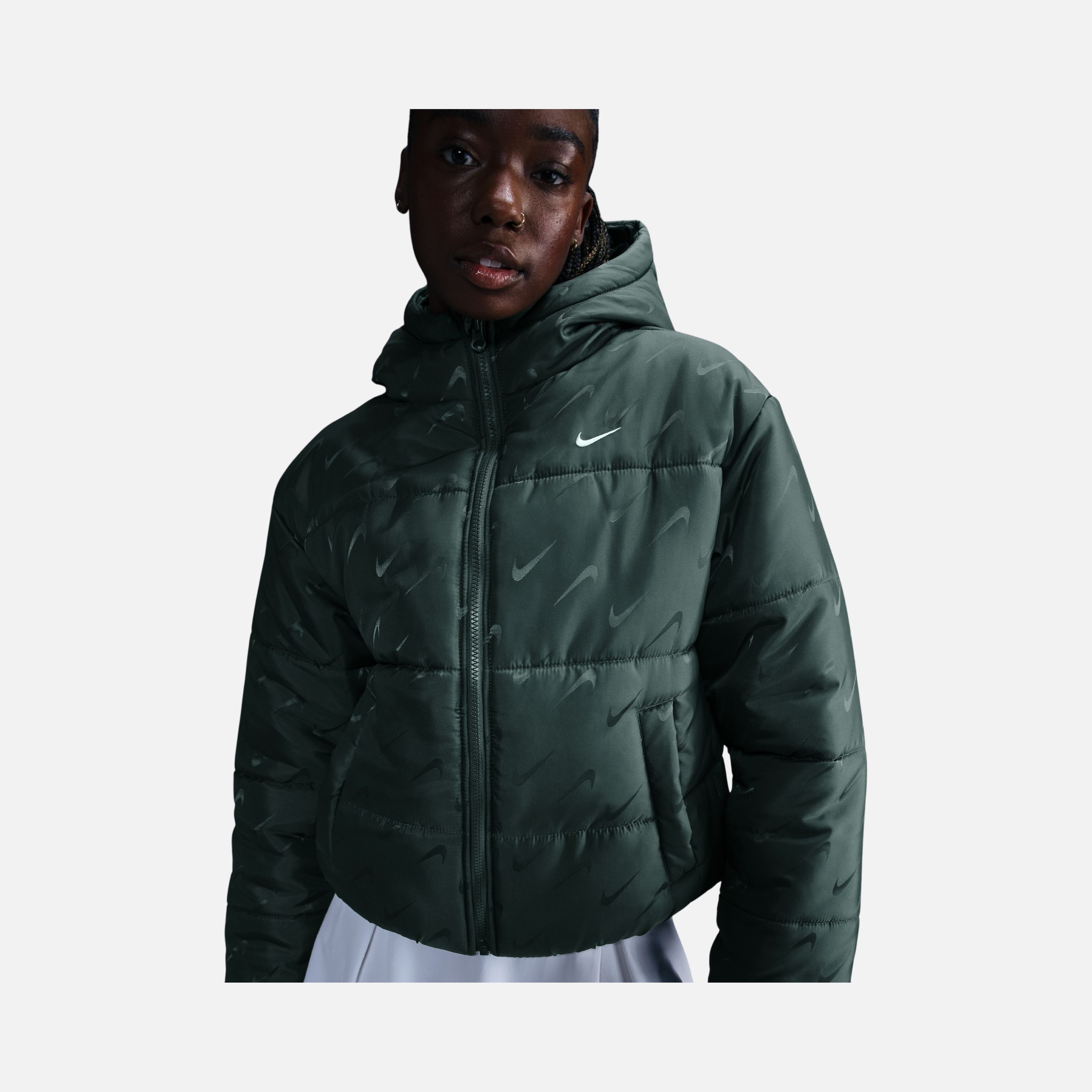 Nike Sportswear Classic Therma-Fit Synthetic-Fill Loose Puffer All Over Printed Swoosh Full-Zip Hoodie Kadın Mont