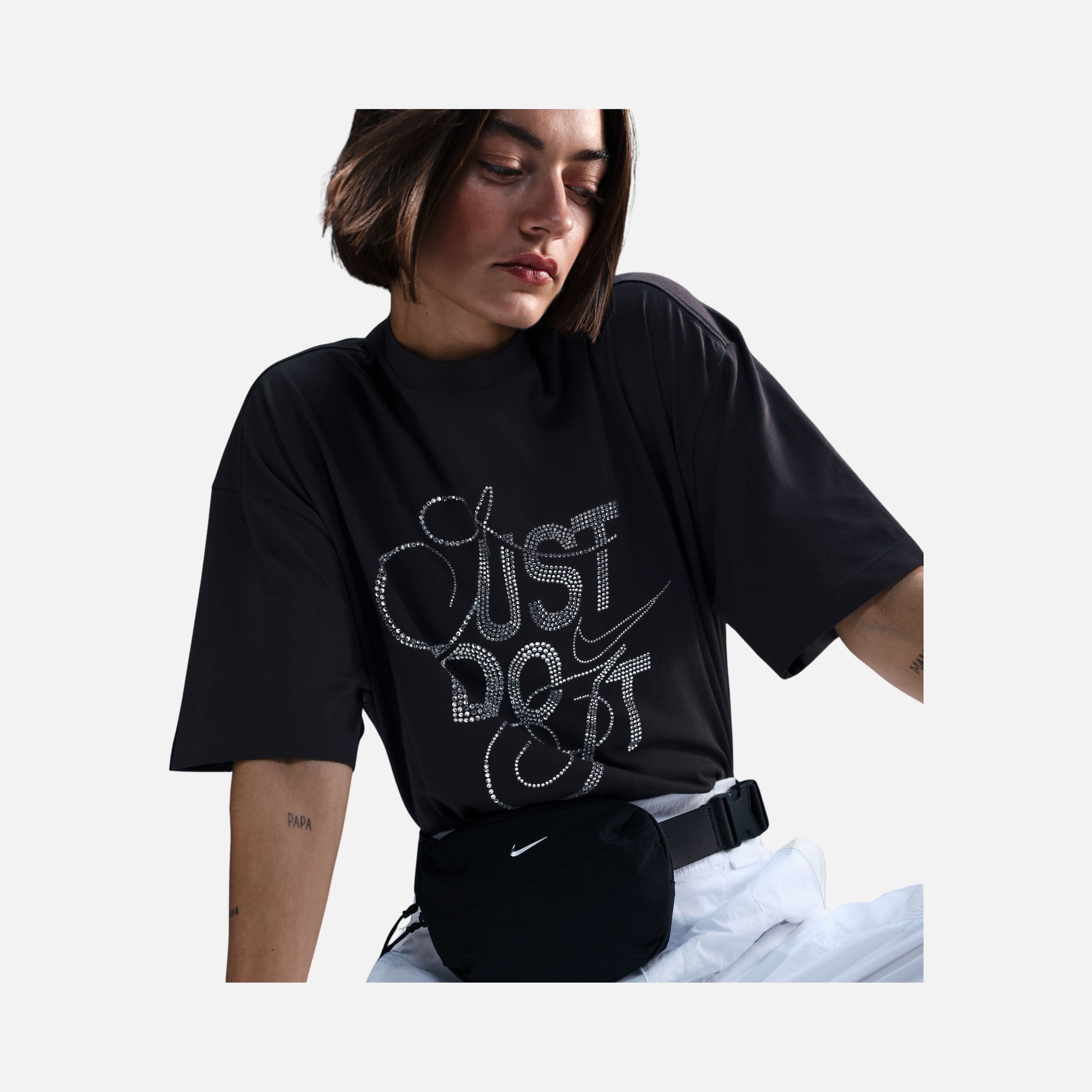Nike Sportswear Dance Oversized ''Just Do It Graphic Shine Detail'' Short-Sleeve Kadın Tişört