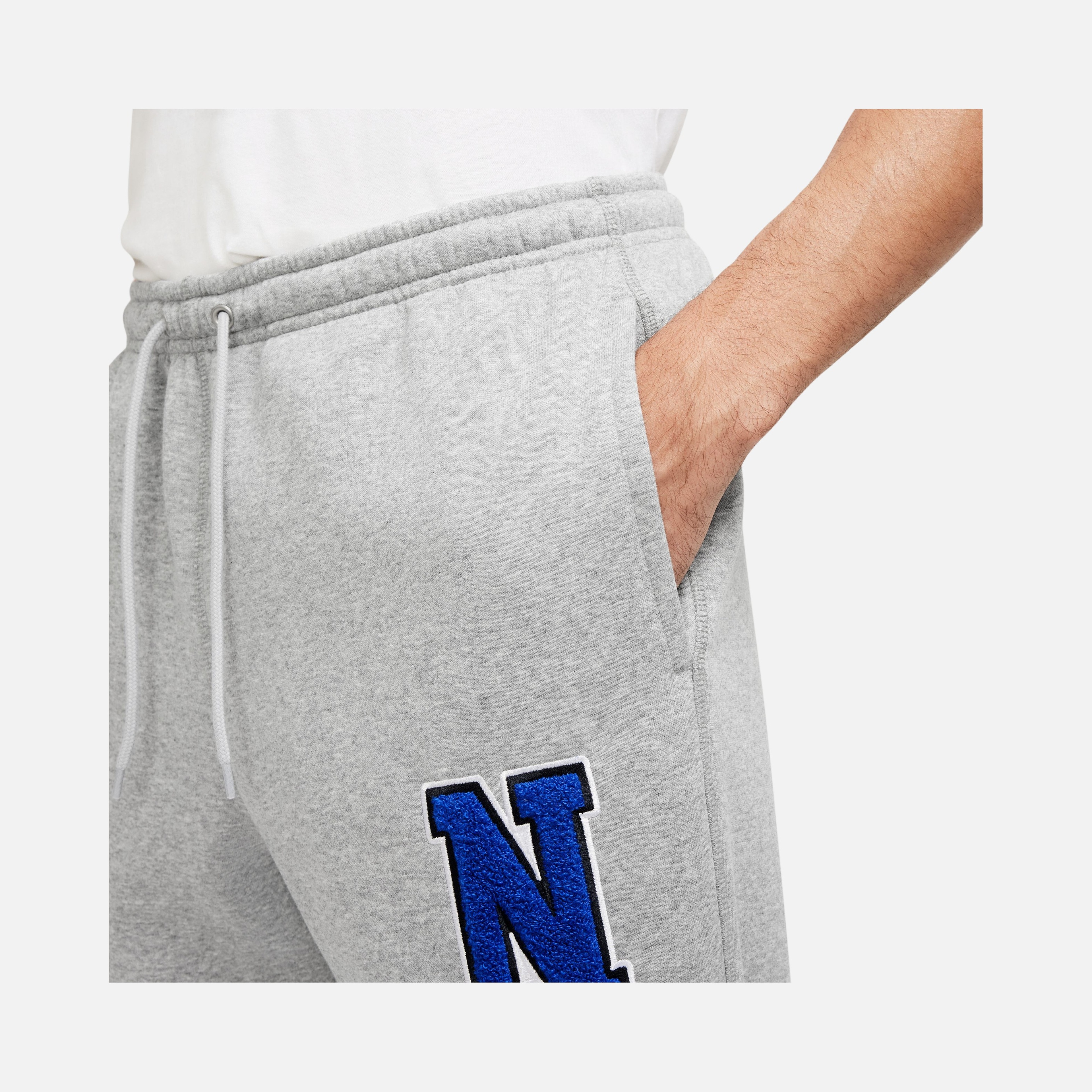 Nike Sportswear Club+ Fleece Cuffed ''Embroidered Graphic Detail'' Erkek Eşofman Altı