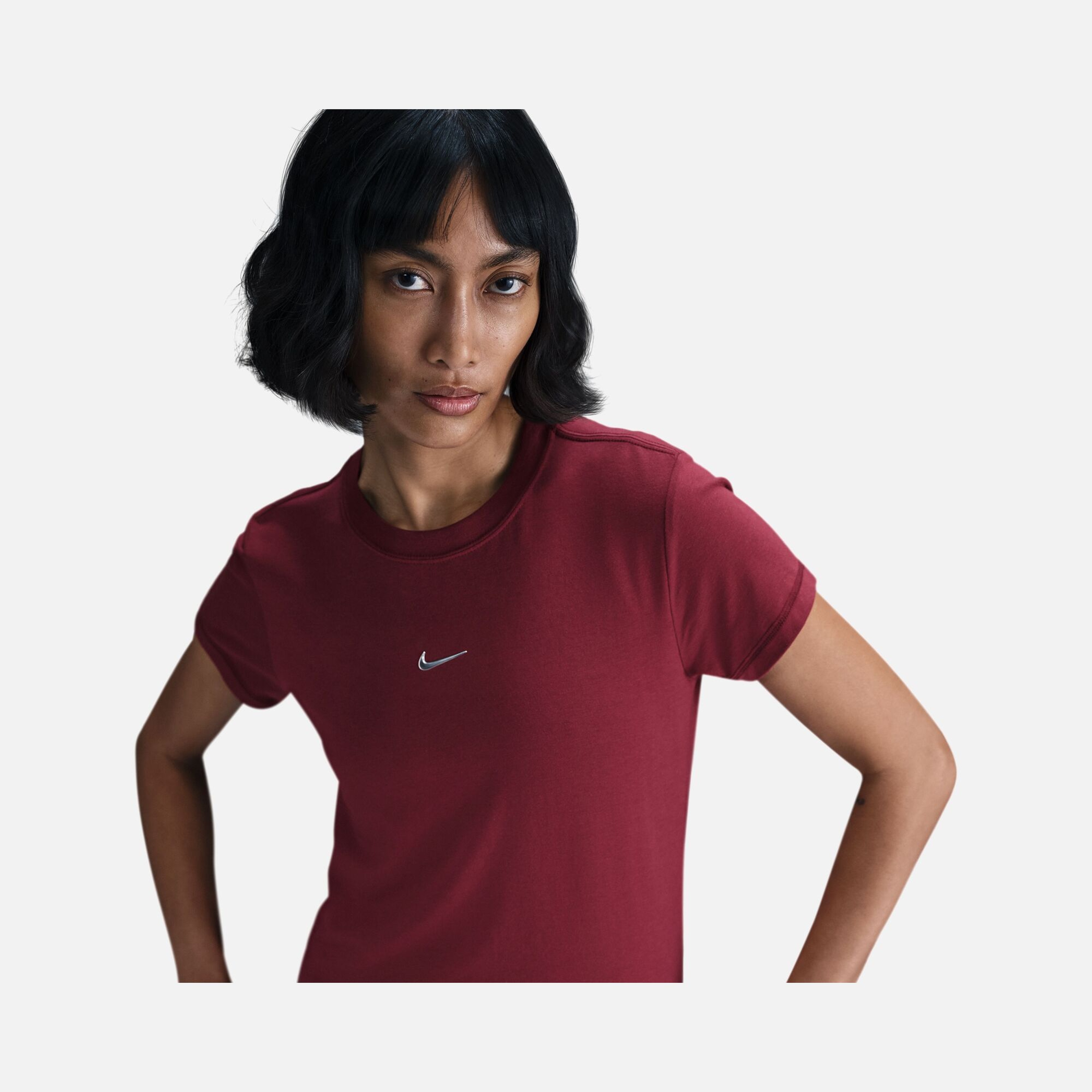 Nike Sportswear Chill Knit Slim Cropped Short-Sleeve Kadın Tişört