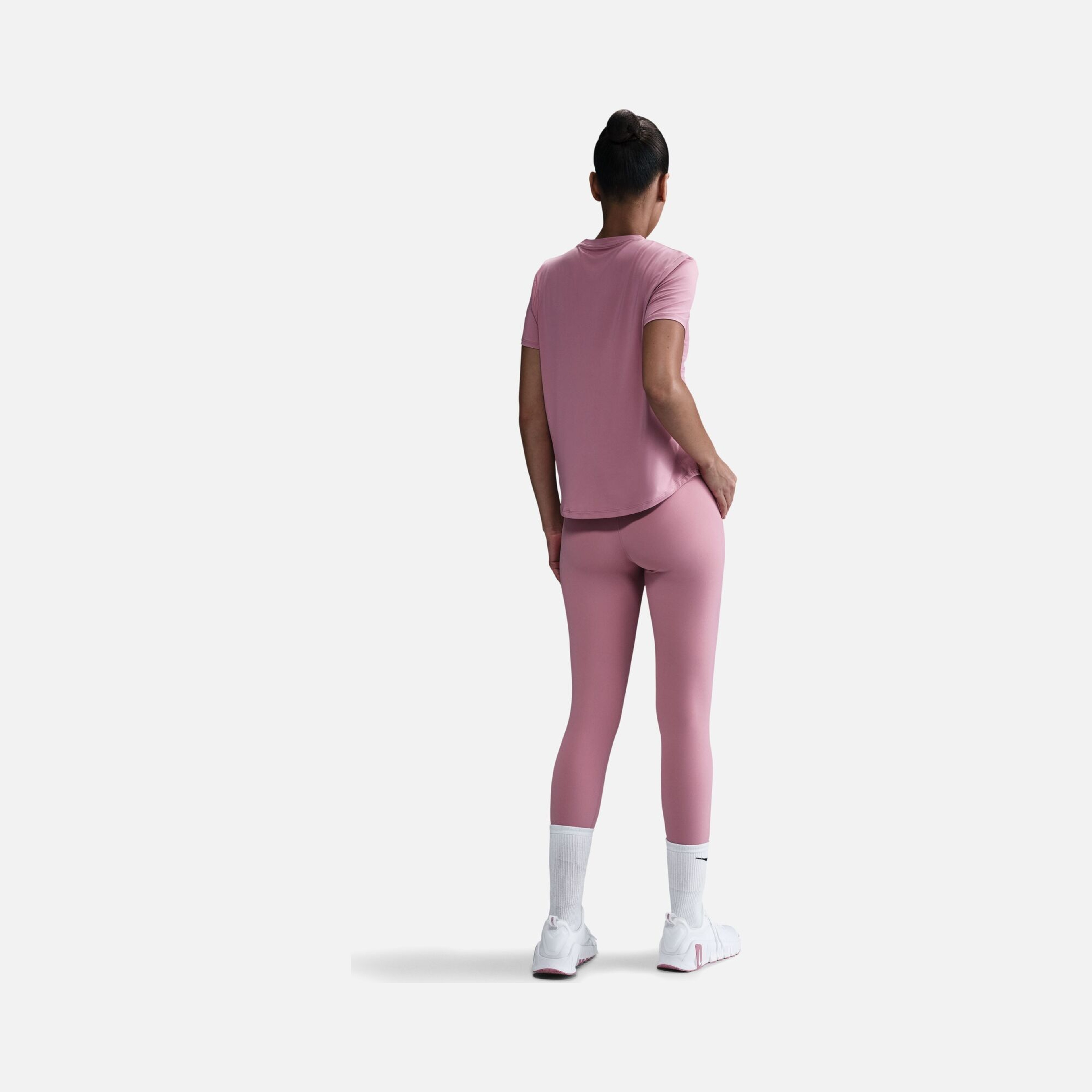 Nike One Classic Dri-Fit Short-Sleeve Training Kadın Tişört