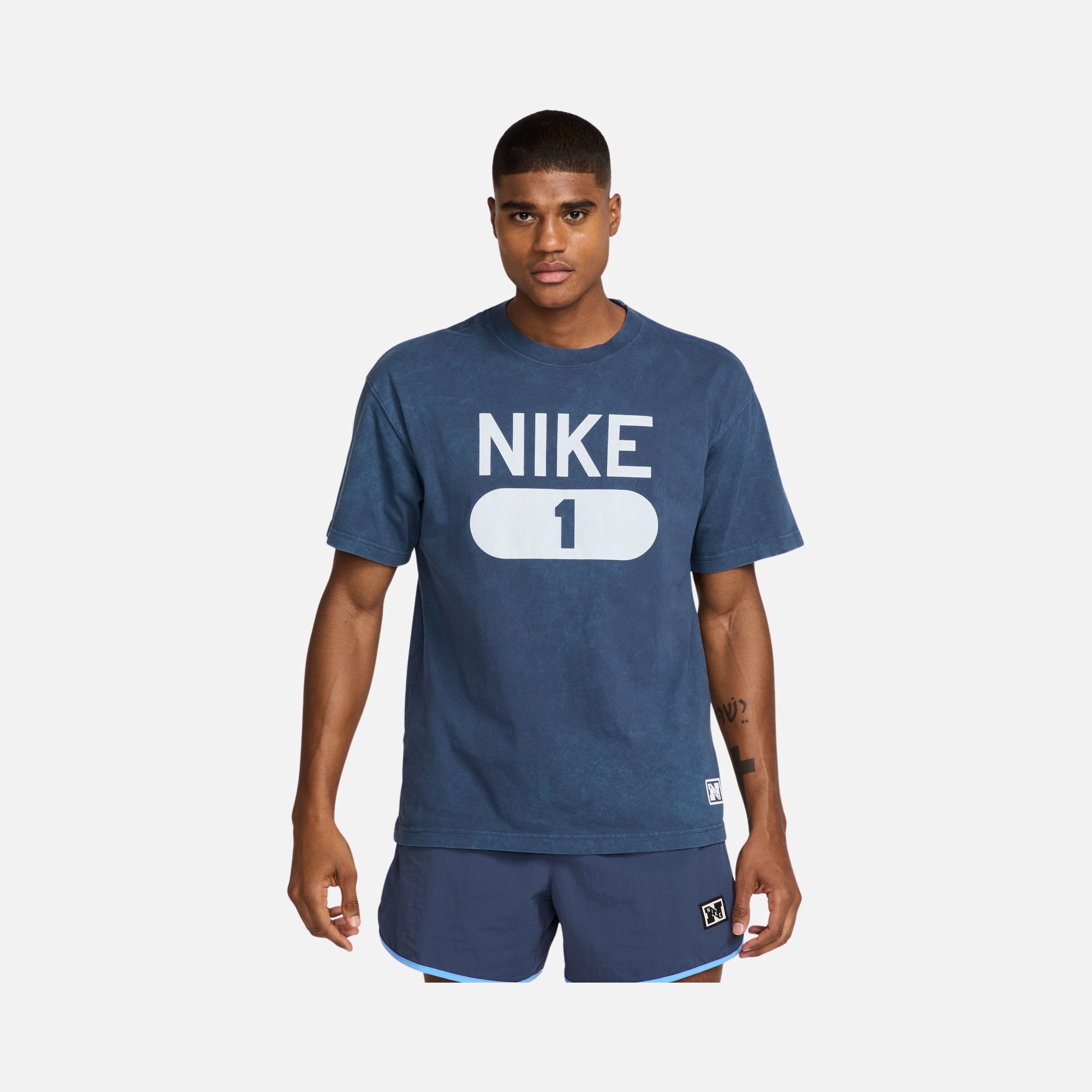 Nike Gym Heritage Culture ''Detail of a Woven Athlete Label'' Athletic Training Short-Sleeve Erkek Tişört