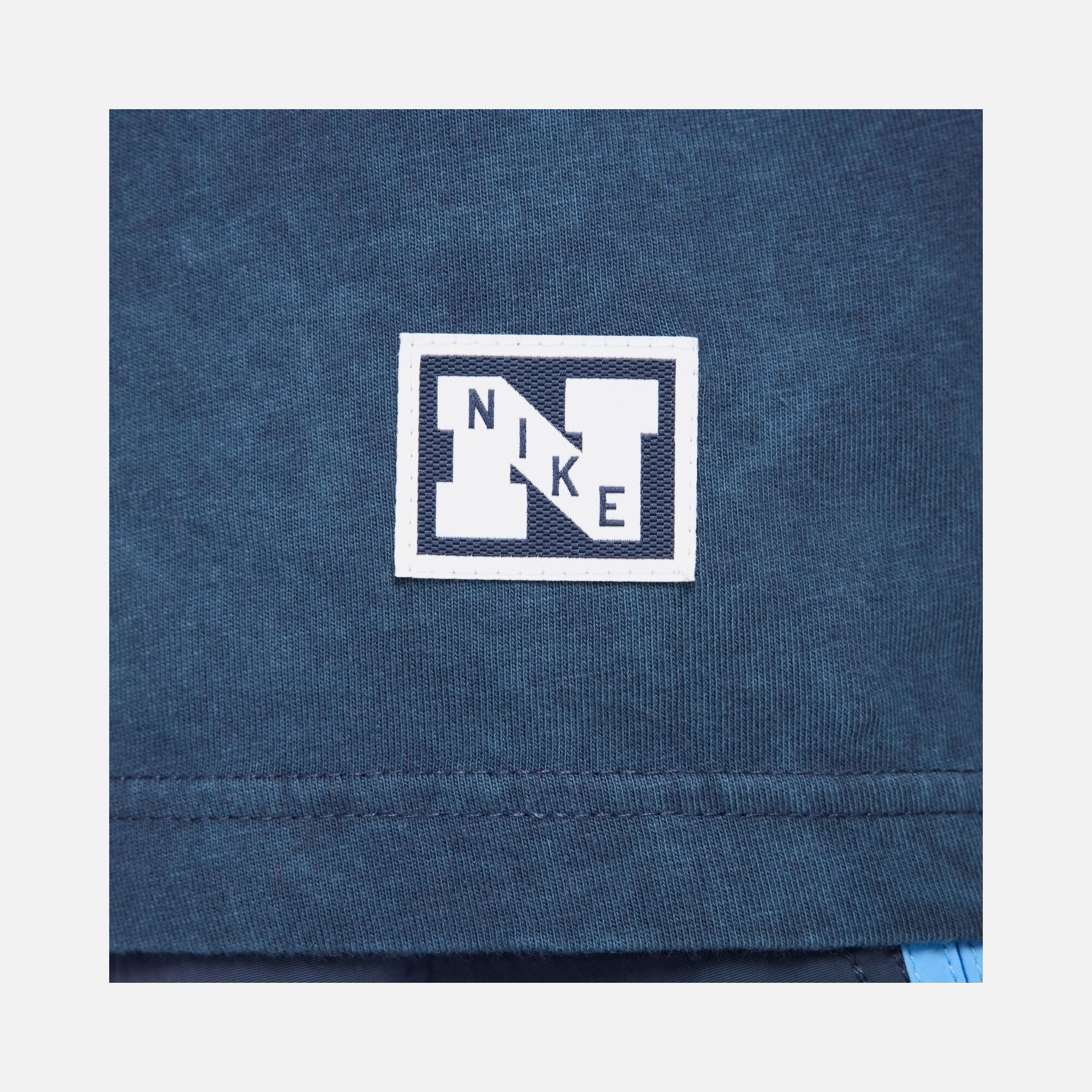 Nike Gym Heritage Culture ''Detail of a Woven Athlete Label'' Athletic Training Short-Sleeve Erkek Tişört