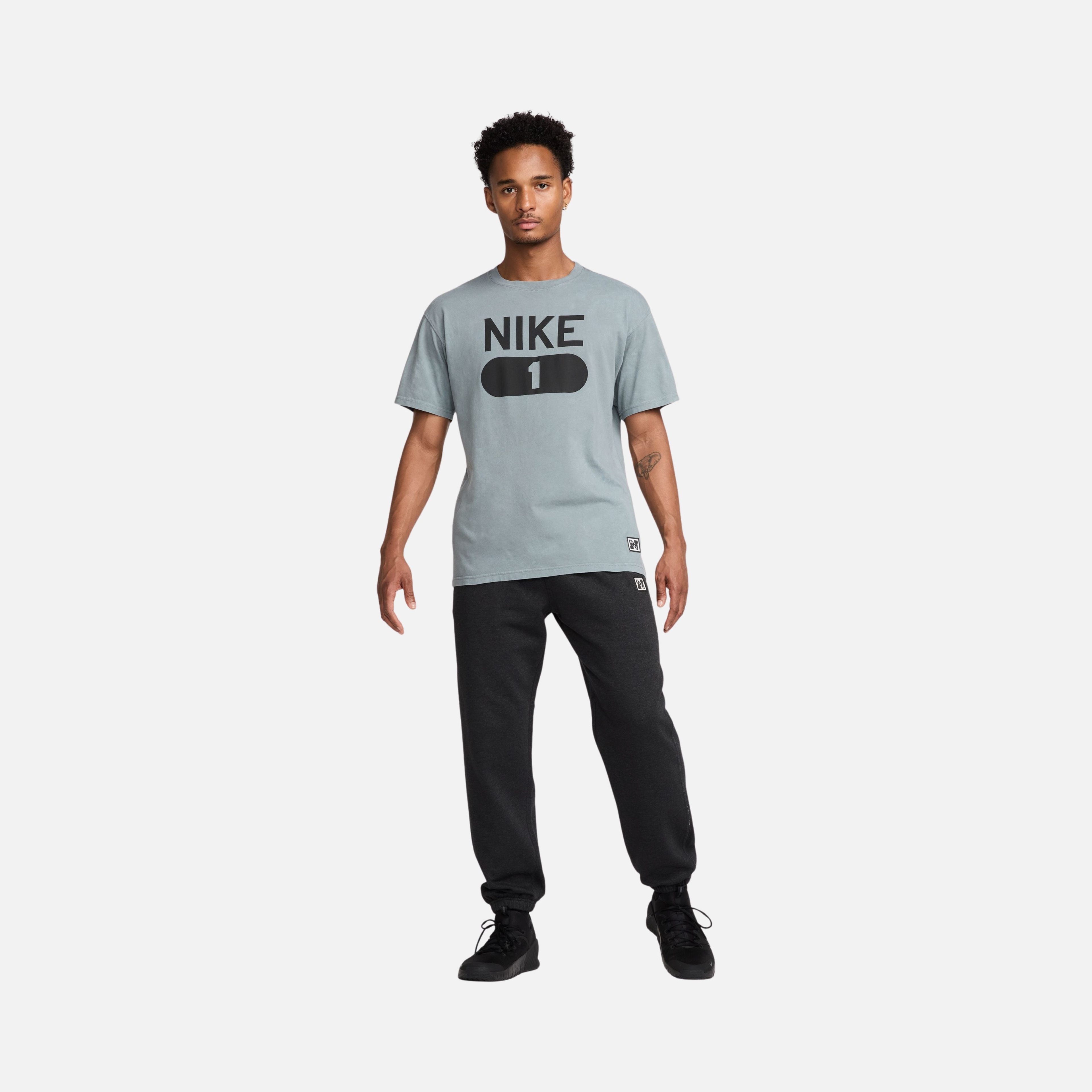 Nike Gym Heritage Culture ''Detail of a Woven Athlete Label'' Athletic Training Short-Sleeve Erkek Tişört