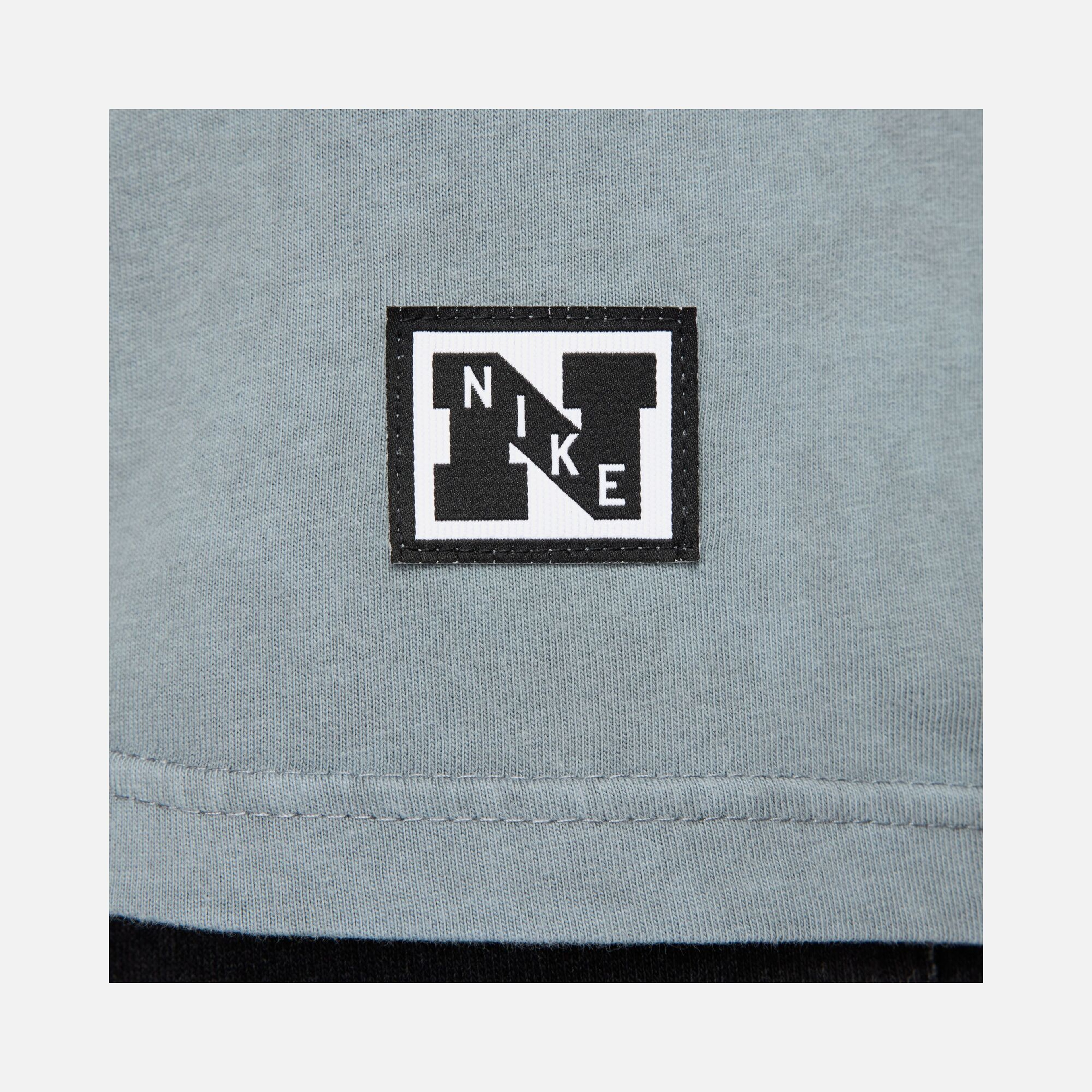 Nike Gym Heritage Culture ''Detail of a Woven Athlete Label'' Athletic Training Short-Sleeve Erkek Tişört