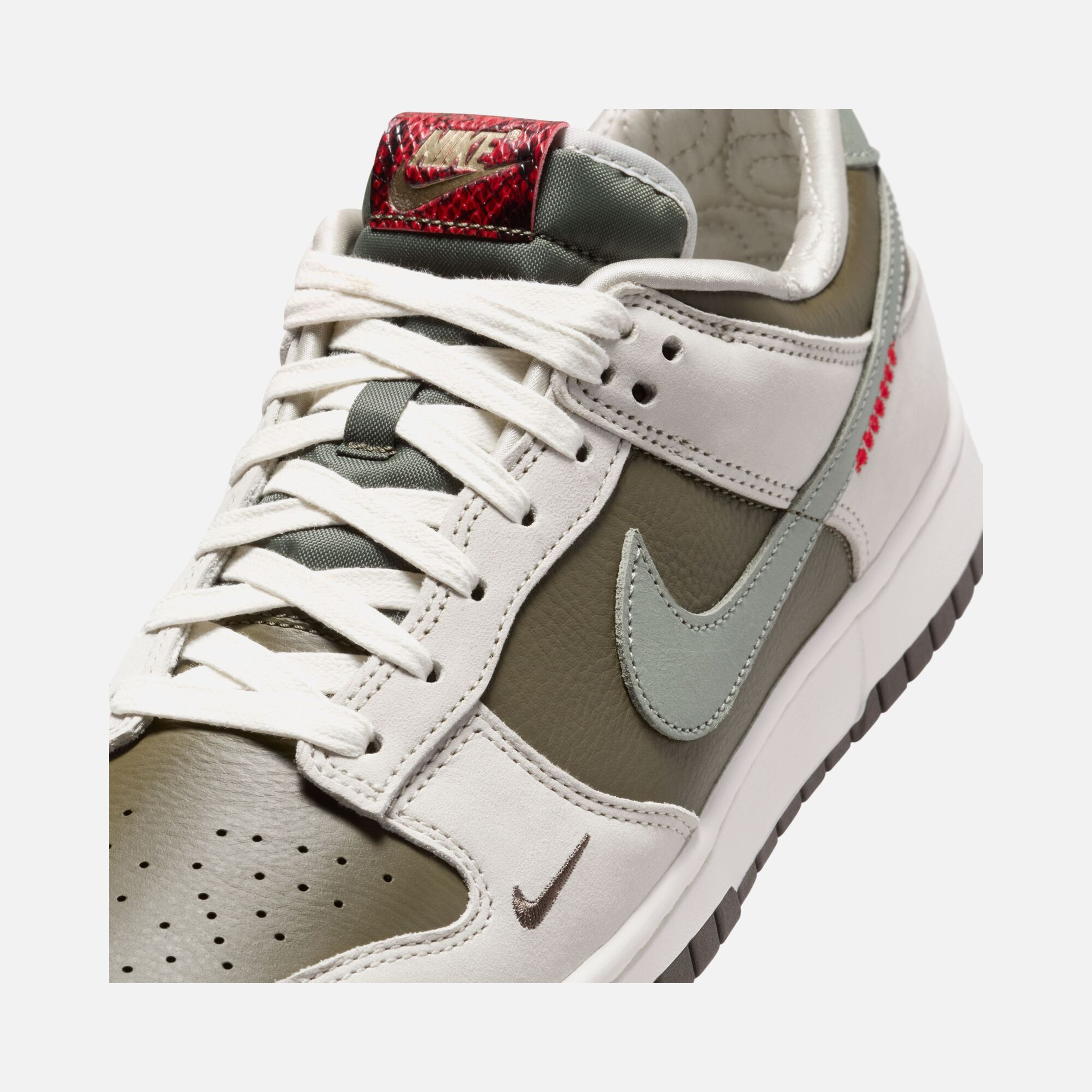 Nike Dunk Low Retro ''Year of the Snake'' Erkek Spor Ayakkabı