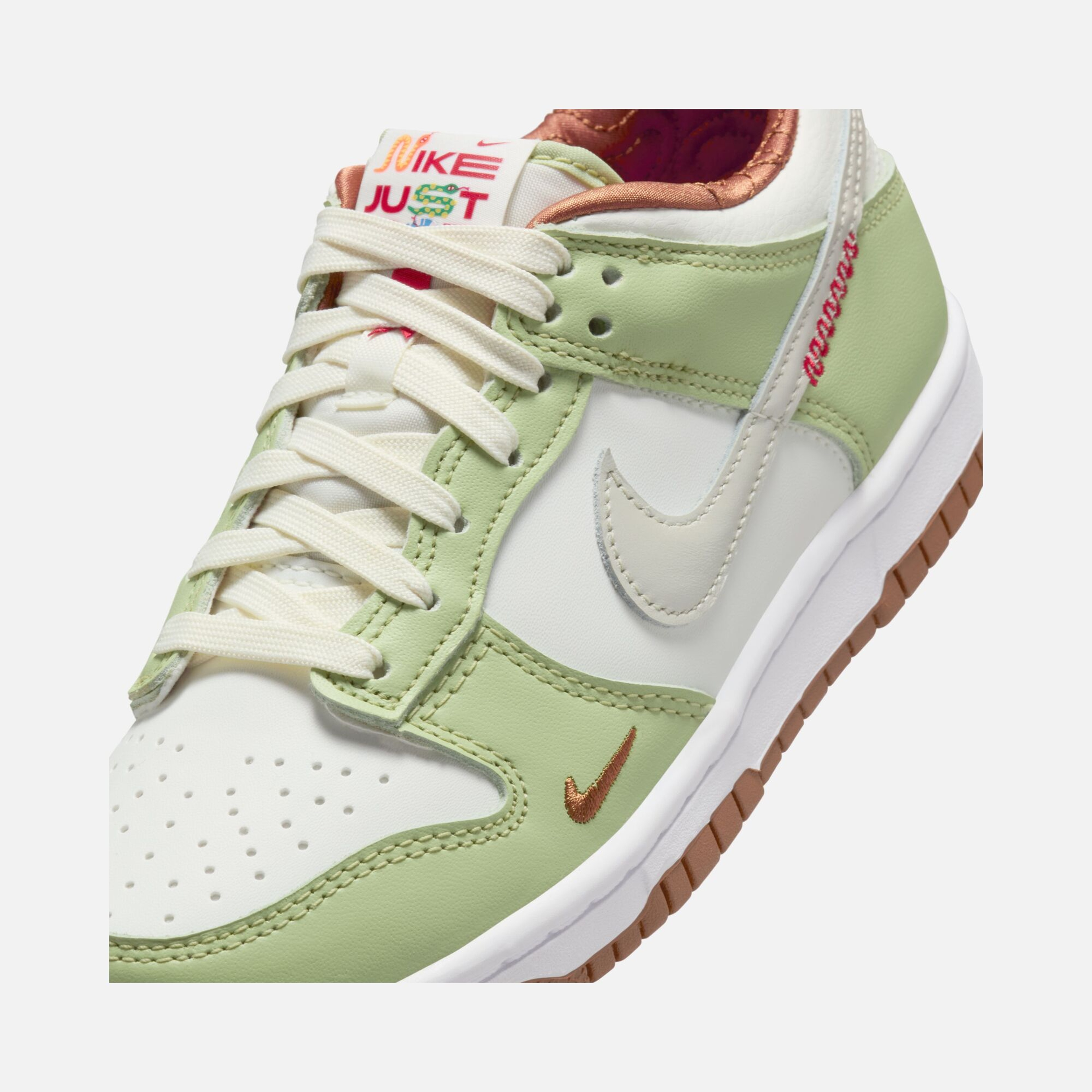 Nike Dunk Low ''Design Details Imitating the Curvy Shape of a Snake'' (GS) Spor Ayakkabı