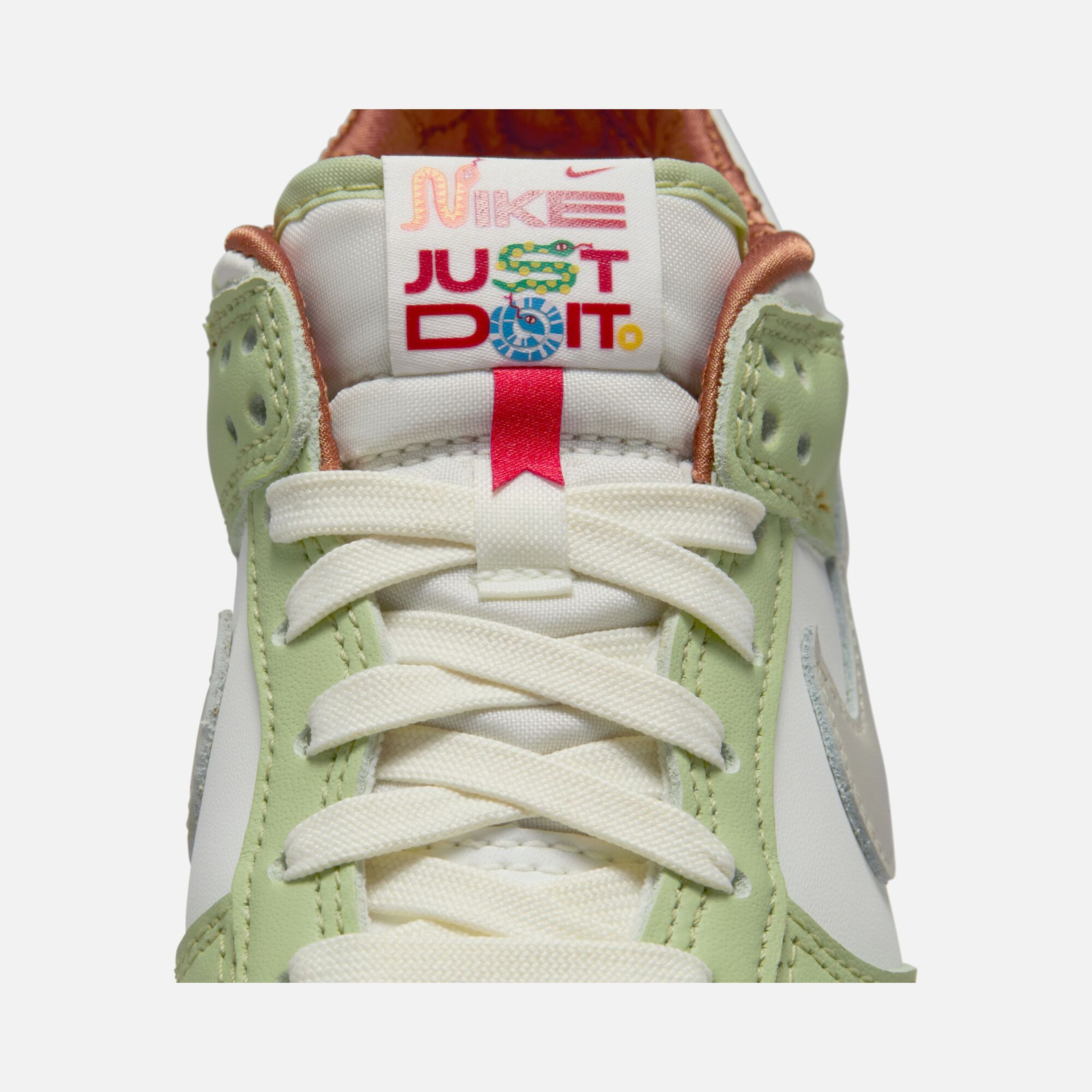 Nike Dunk Low ''Design Details Imitating the Curvy Shape of a Snake'' (GS) Spor Ayakkabı