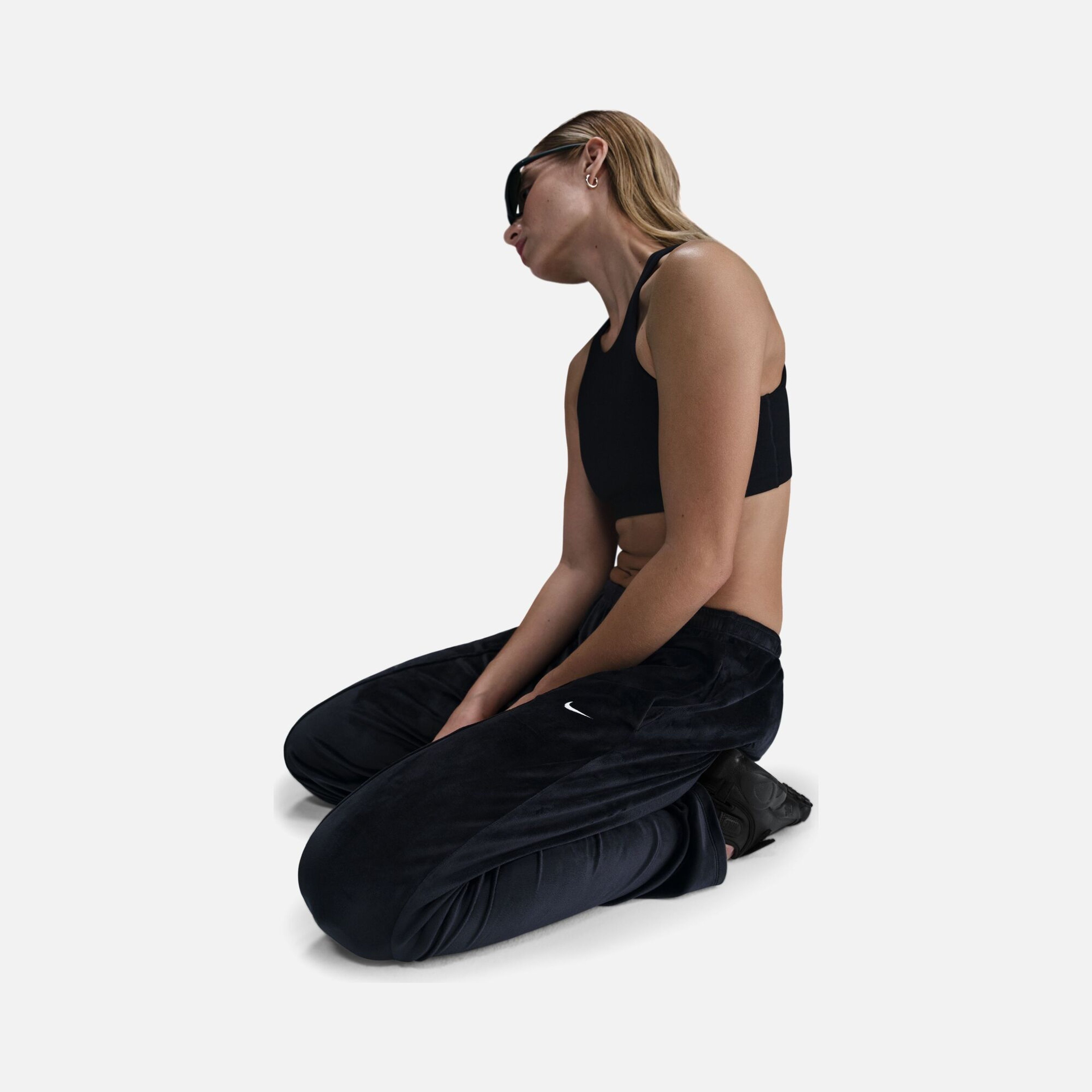 Nike Sportswear Phoenix Fleece Chill Knit Velvet Fabric Mid-Rise Kadın Eşofman Altı