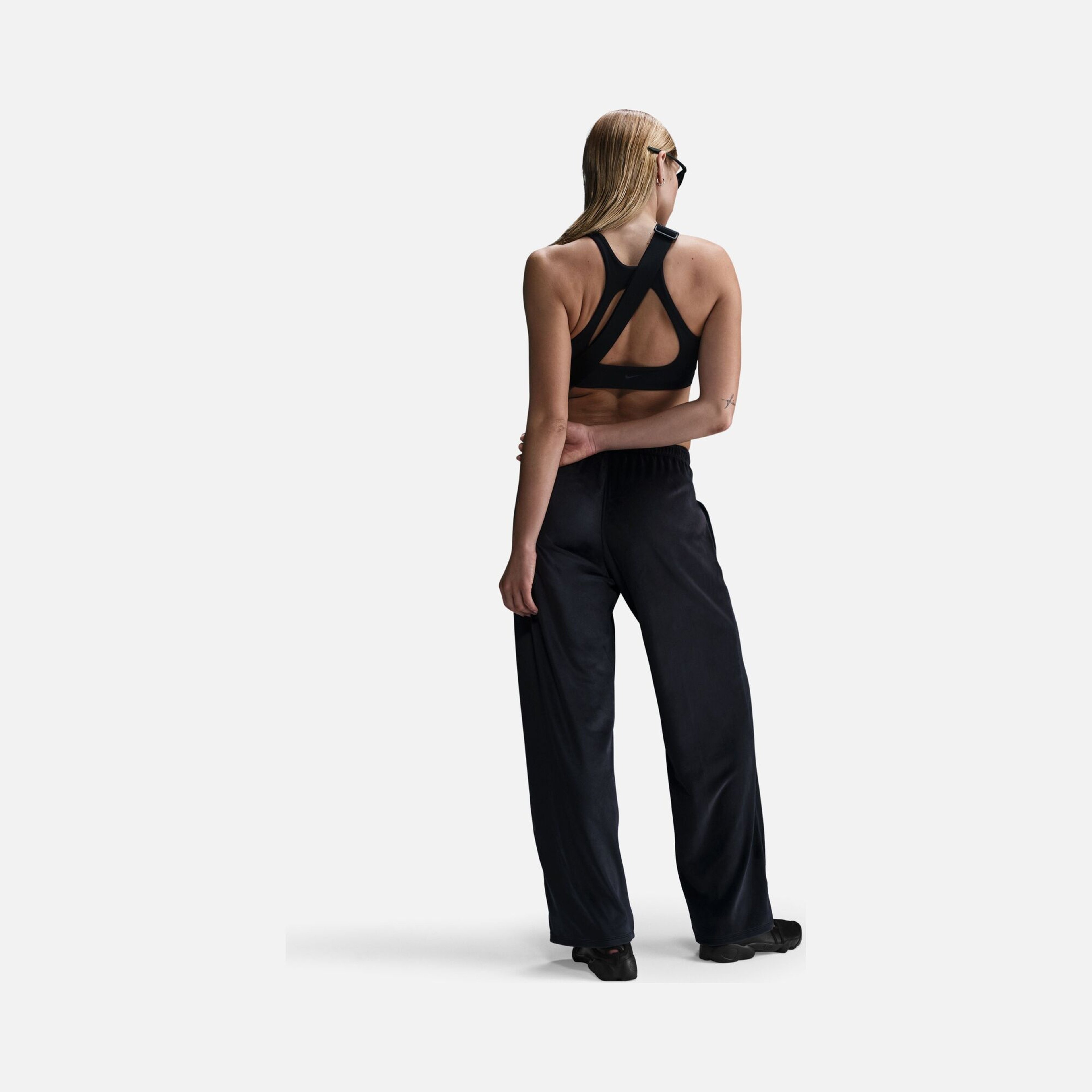 Nike Sportswear Phoenix Fleece Chill Knit Velvet Fabric Mid-Rise Kadın Eşofman Altı