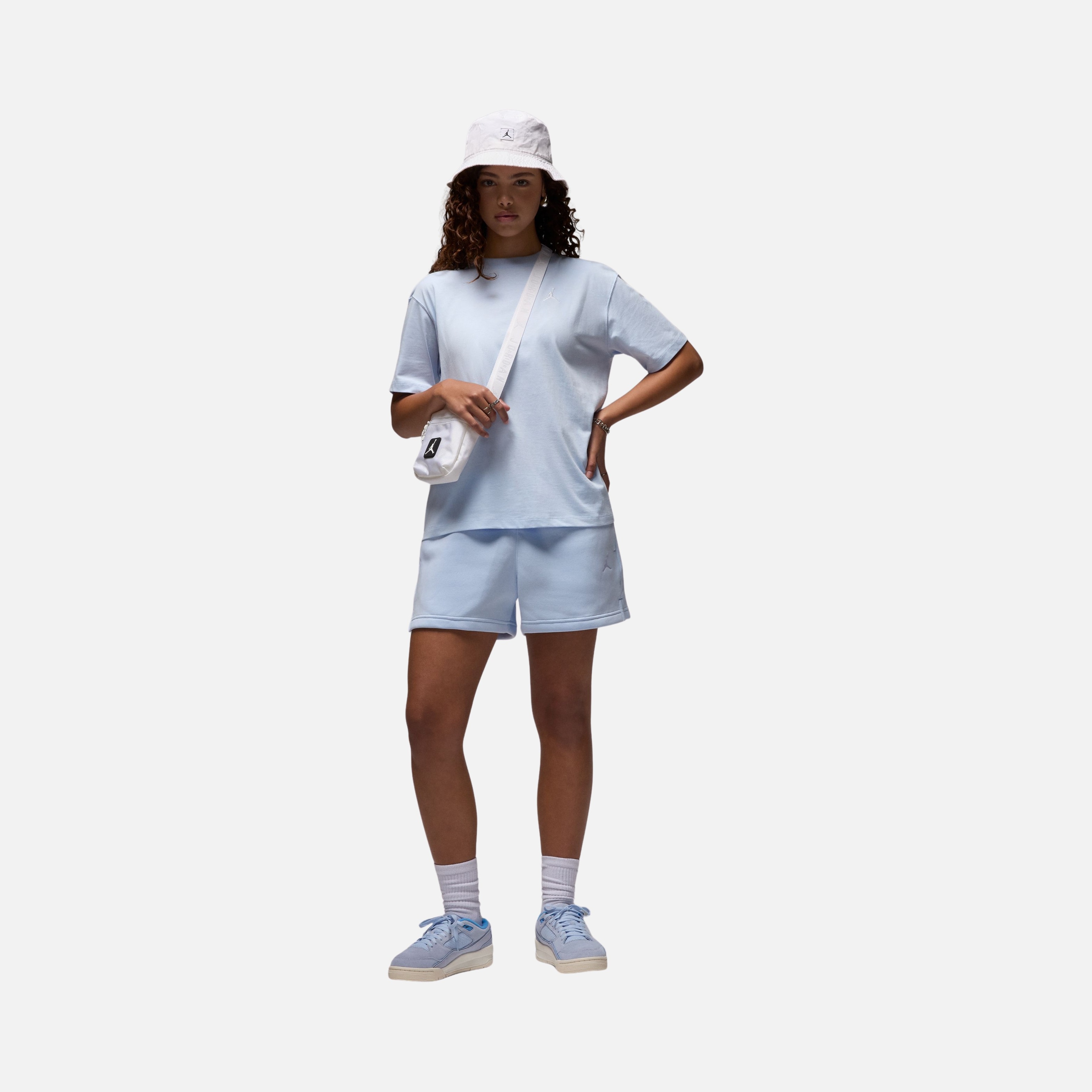 Nike Jordan Essentials Graphic Core 23 Relaxed Fit Short-Sleeve Kadın Tişört