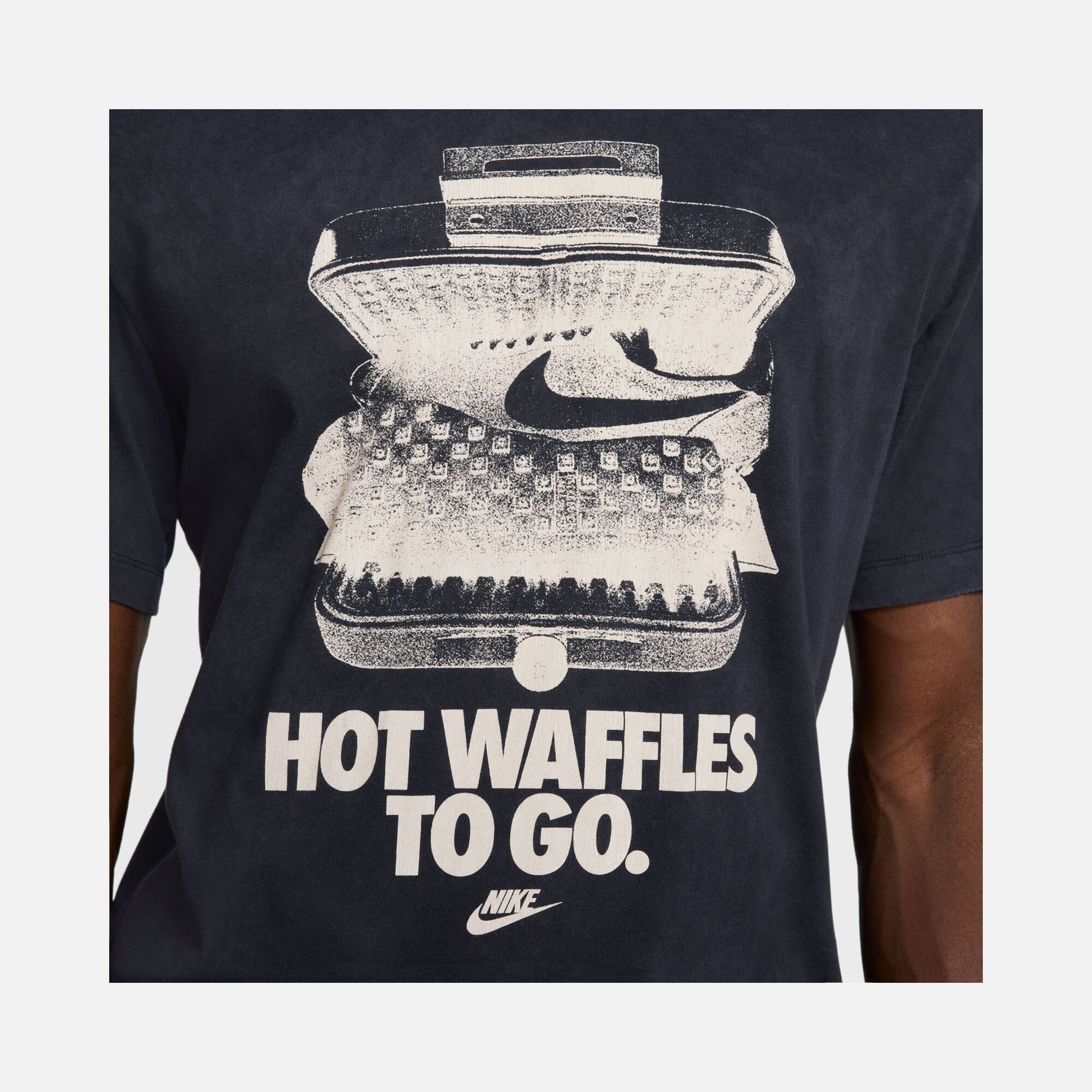 Nike Sportswear OC Vintage Hot Waffles To Go Graphics Short-Sleeve Erkek Tişört