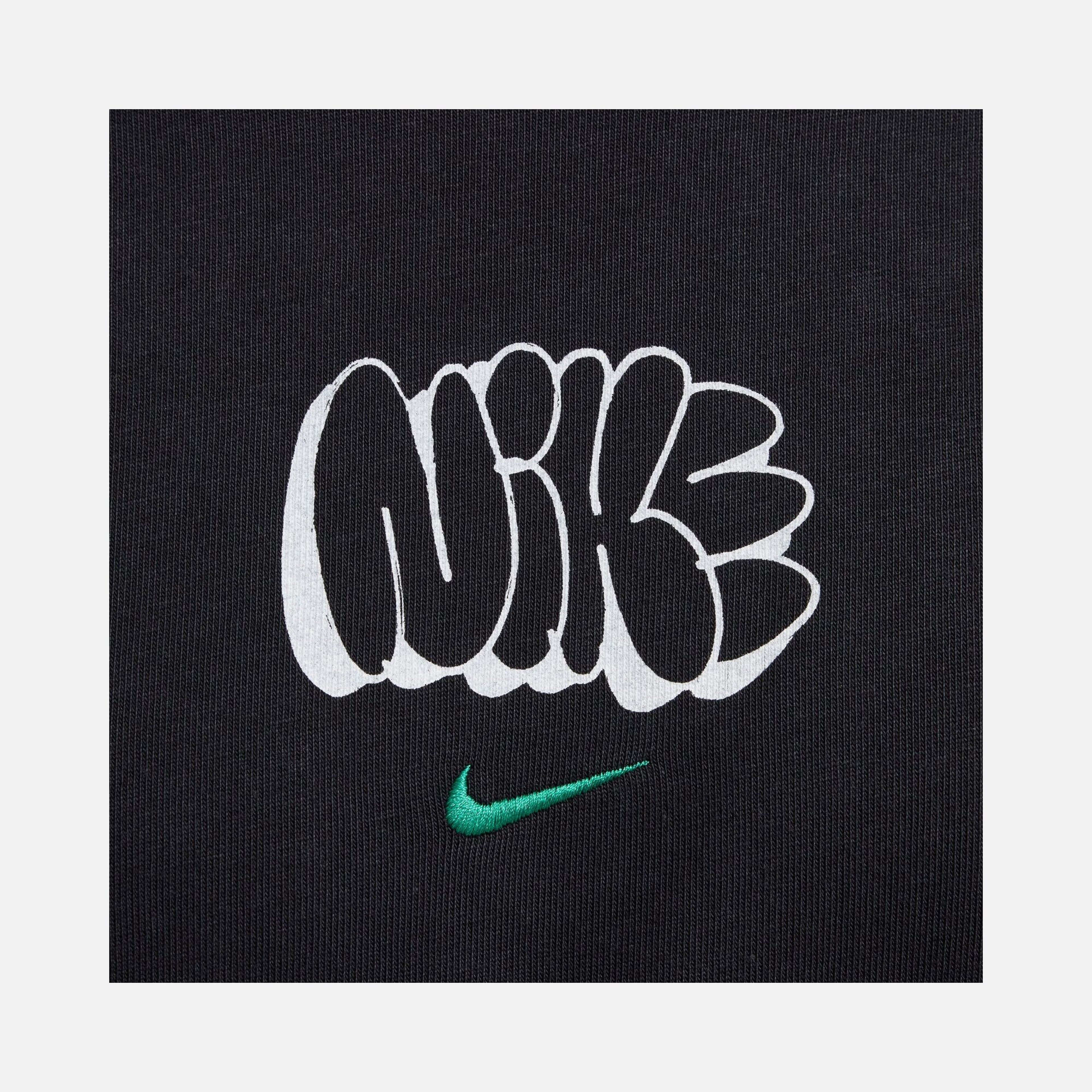 Nike Sportswear Solo Swoosh Graphics Short-Sleeve Erkek Tişört