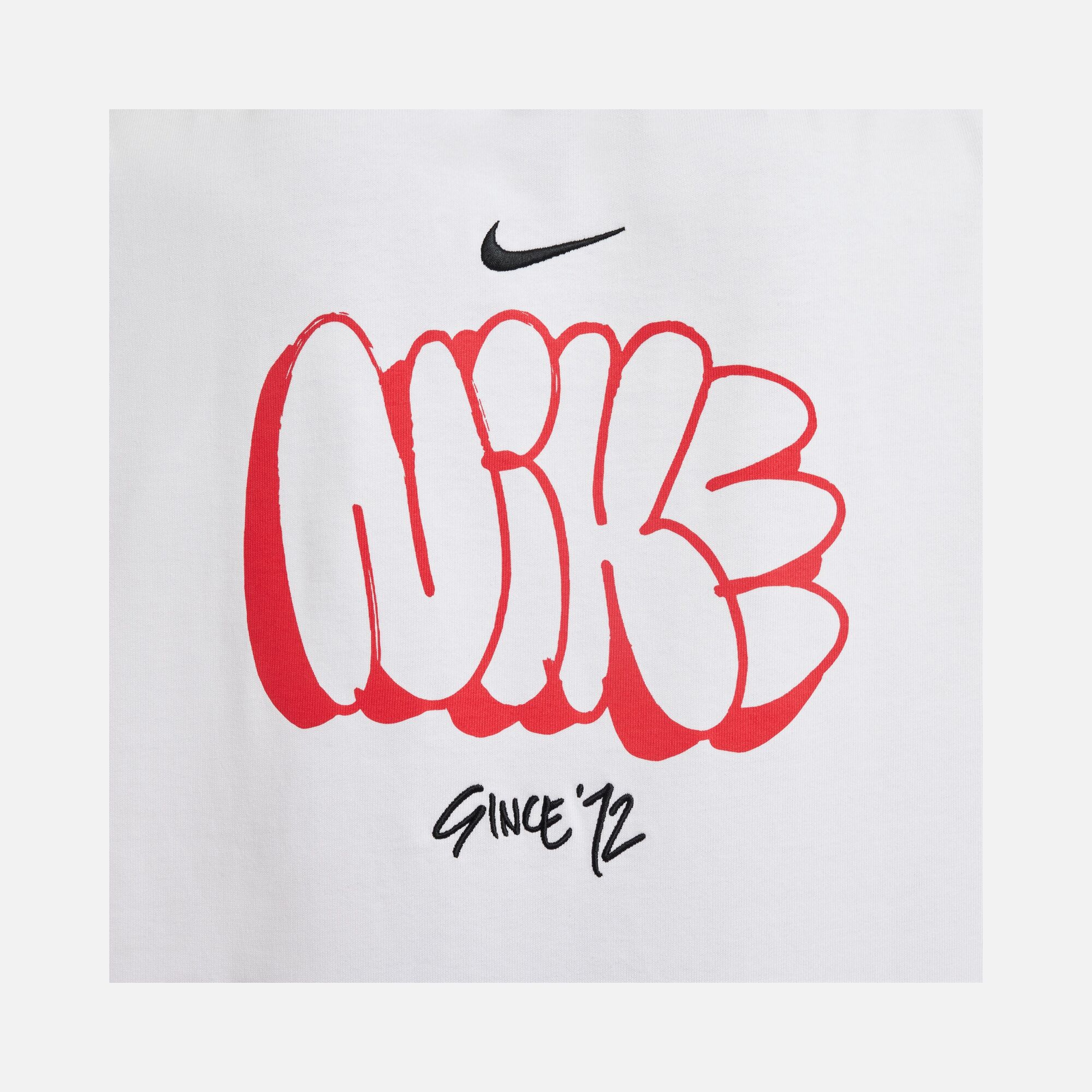 Nike Sportswear Solo Swoosh Graphics Short-Sleeve Erkek Tişört
