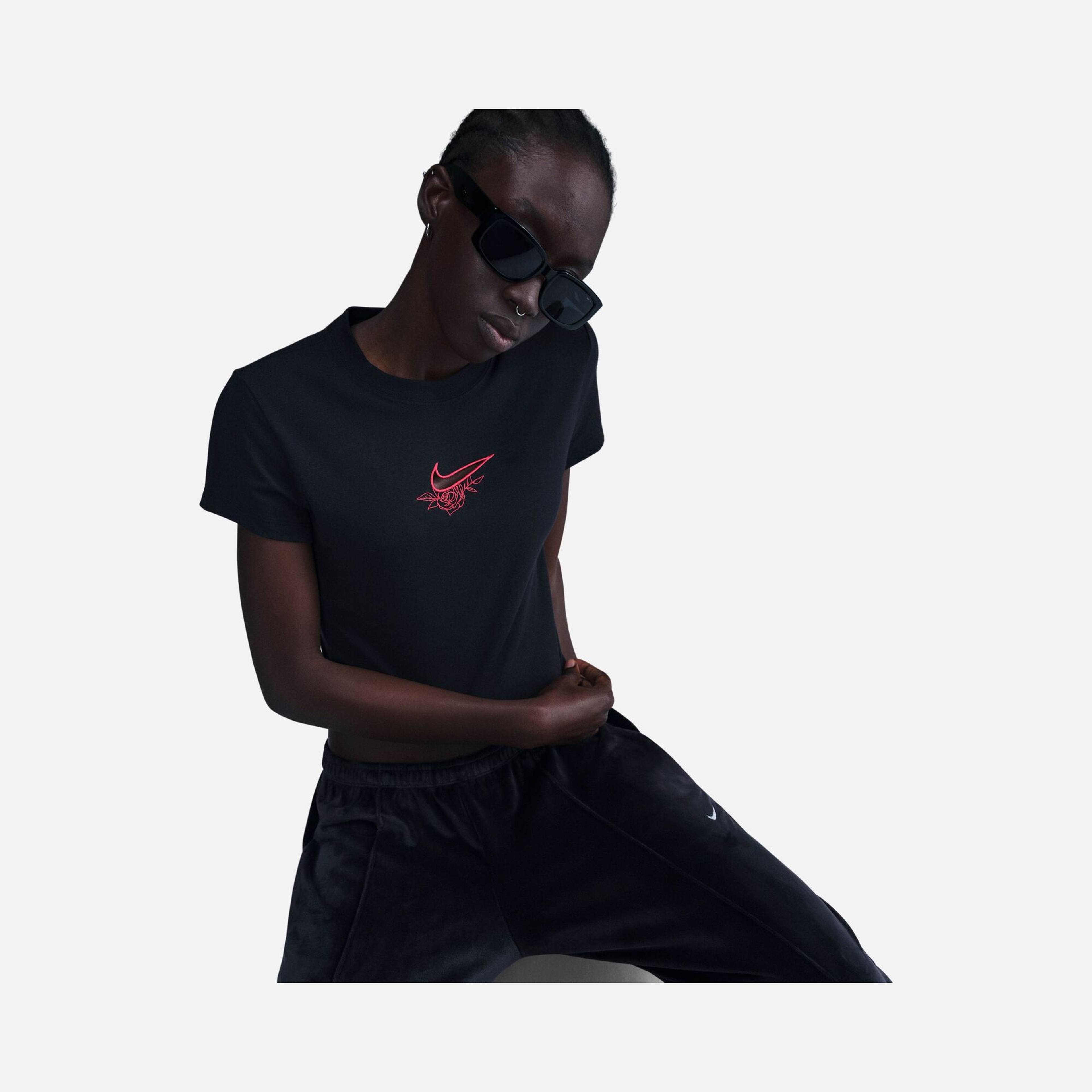 Nike Sportswear Chill Knit Vday Abbreviated Short-Sleeve Kadın Tişört