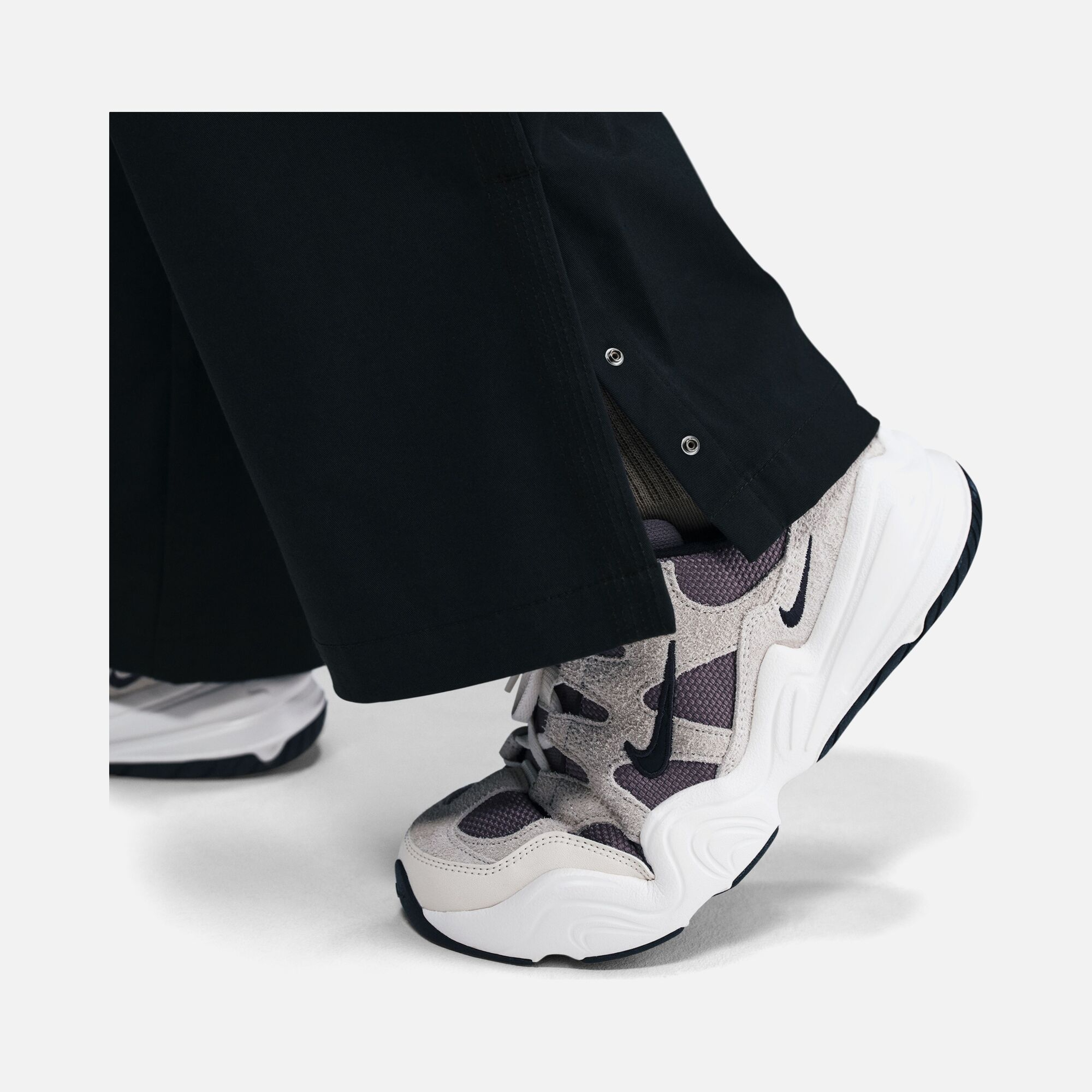 Nike Sportswear Collection Twill Woven Fabric Snap Legs Kadın Pantolon