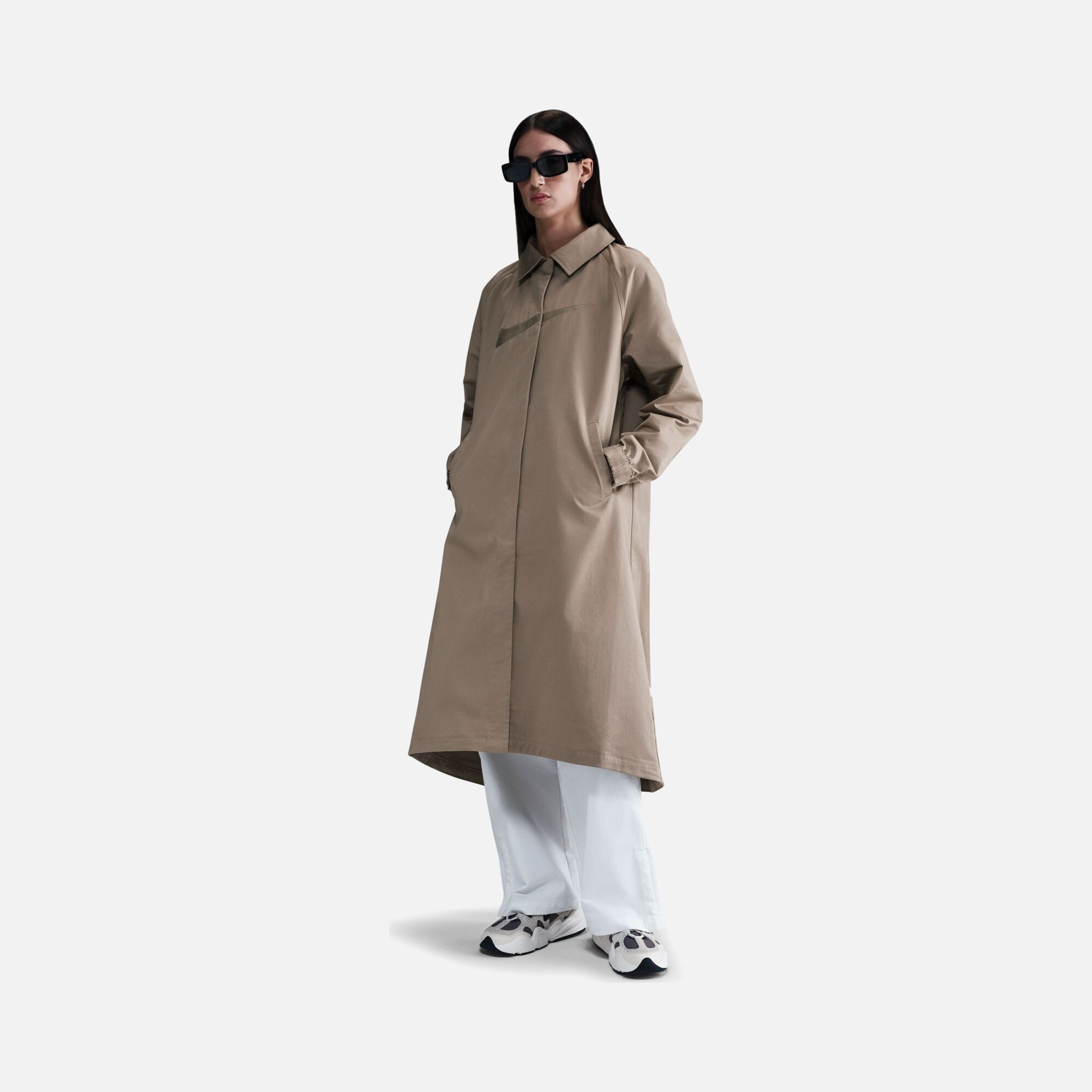 Nike Sportswear Collection Swoosh Logo Graphic Twill Trench Loose Cut Concealed Full Snap Closure Kadın Trençkot