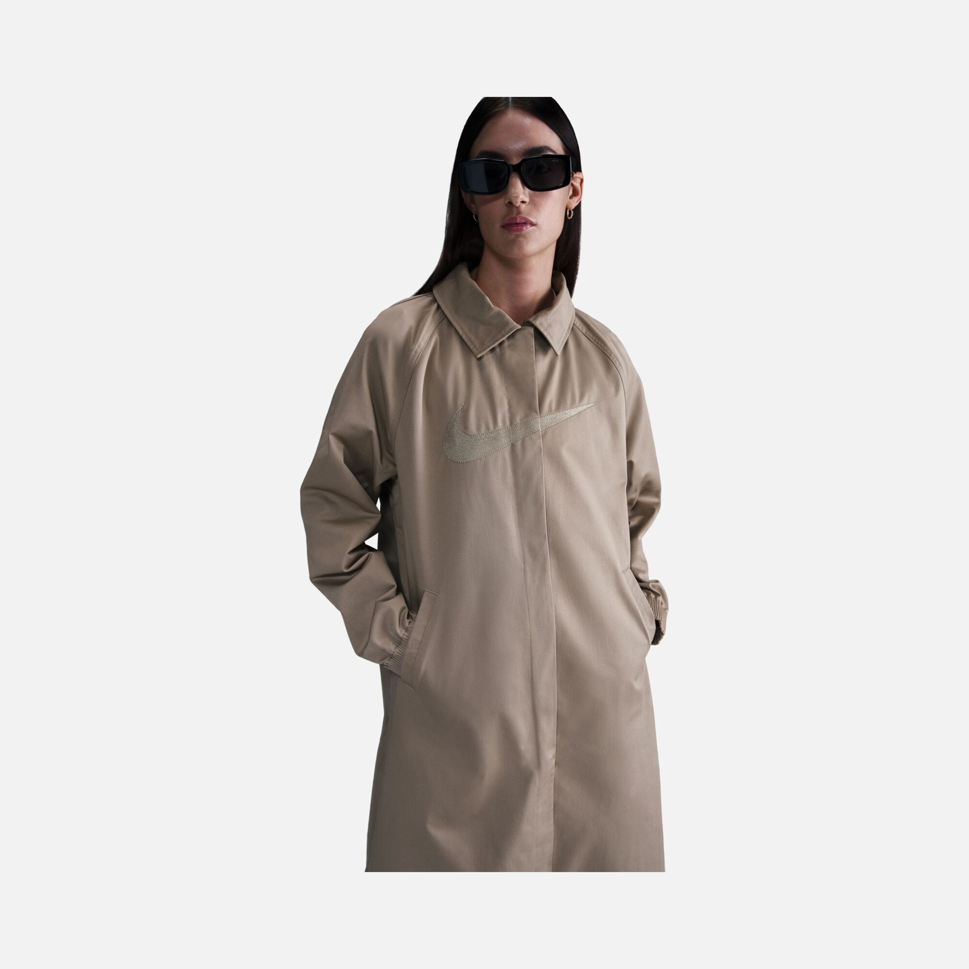 Nike Sportswear Collection Swoosh Logo Graphic Twill Trench Loose Cut Concealed Full Snap Closure Kadın Trençkot