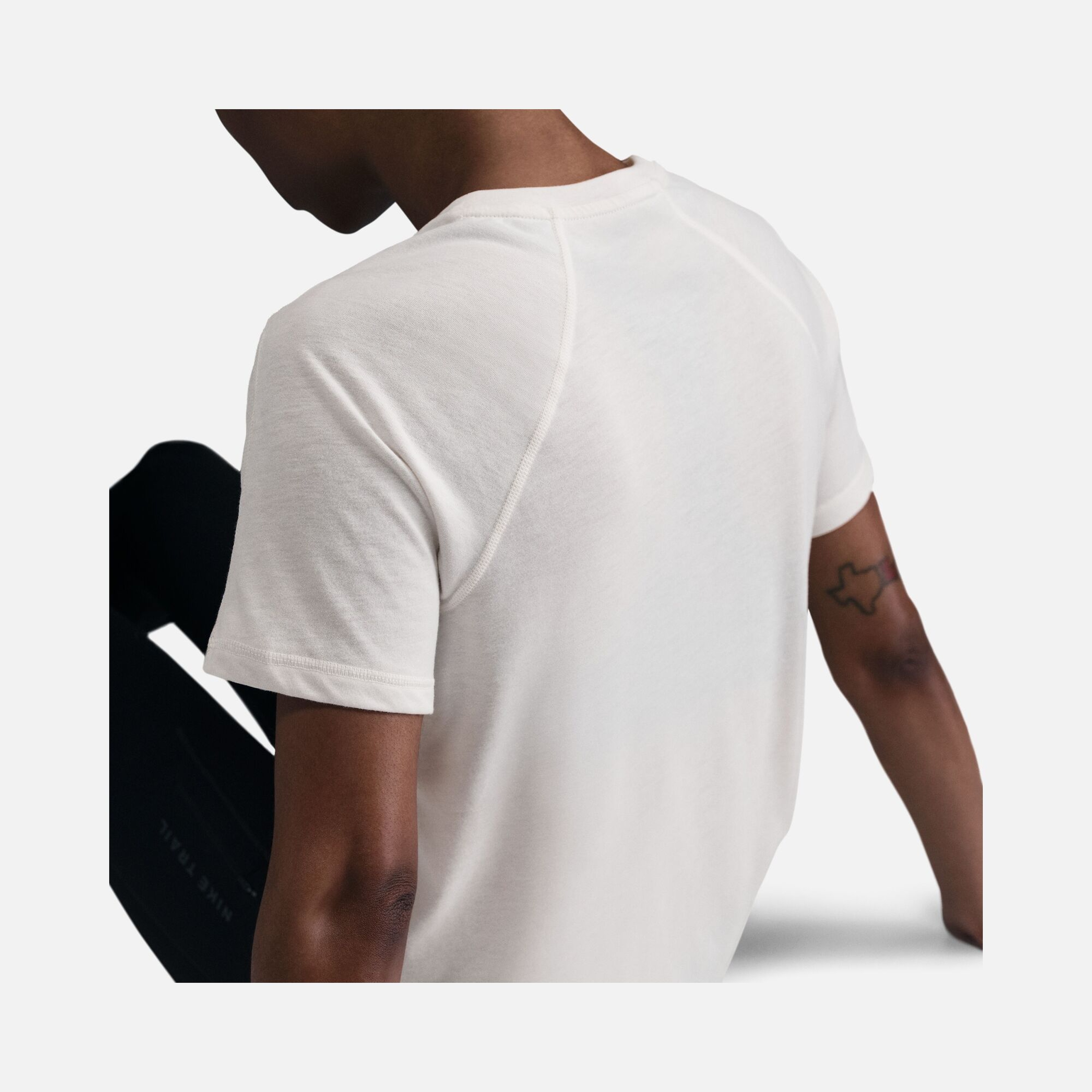 Nike Trail Dri-Fit Soft & Flexible Fabric Running Short-Sleeve Kadın Tişört