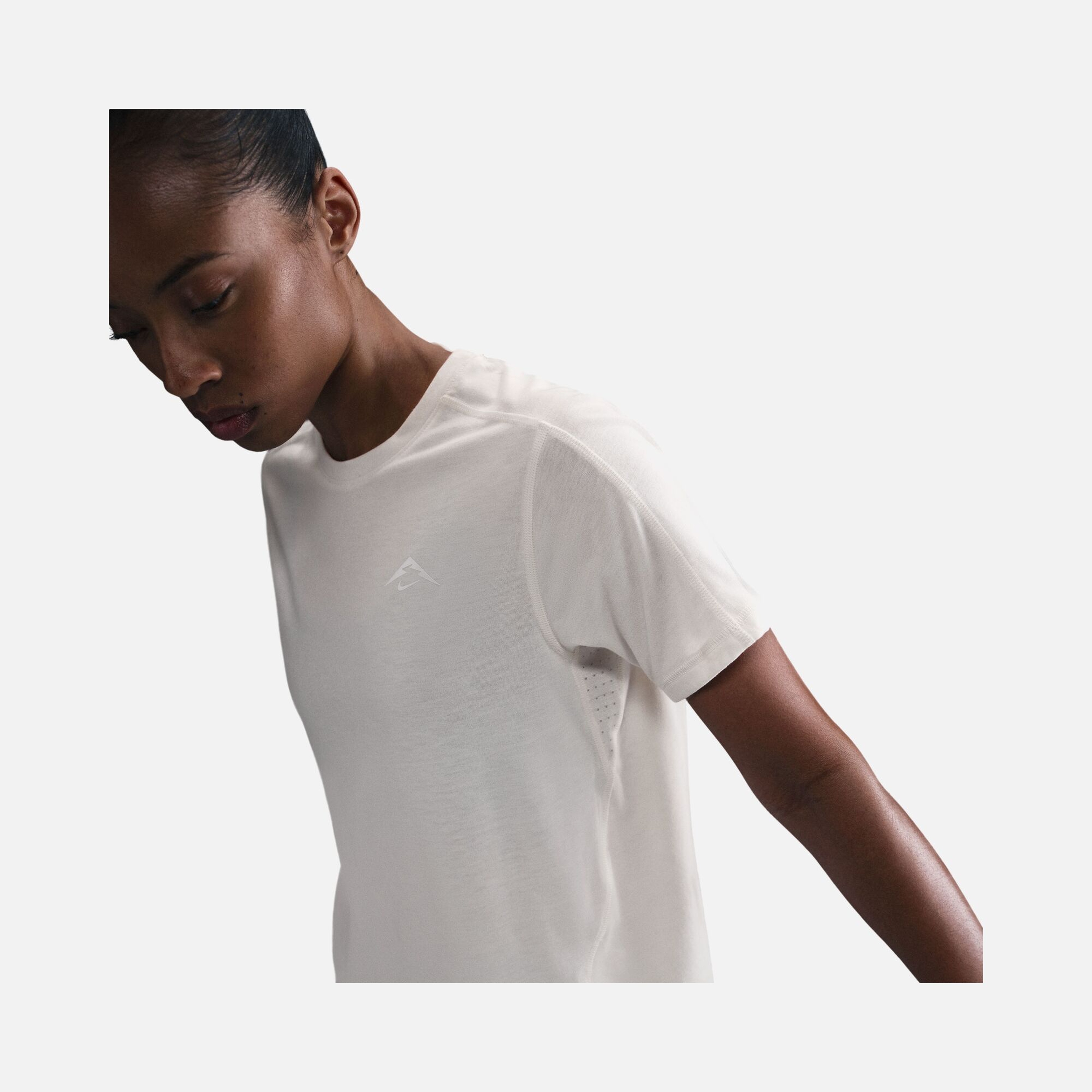 Nike Trail Dri-Fit Soft & Flexible Fabric Running Short-Sleeve Kadın Tişört