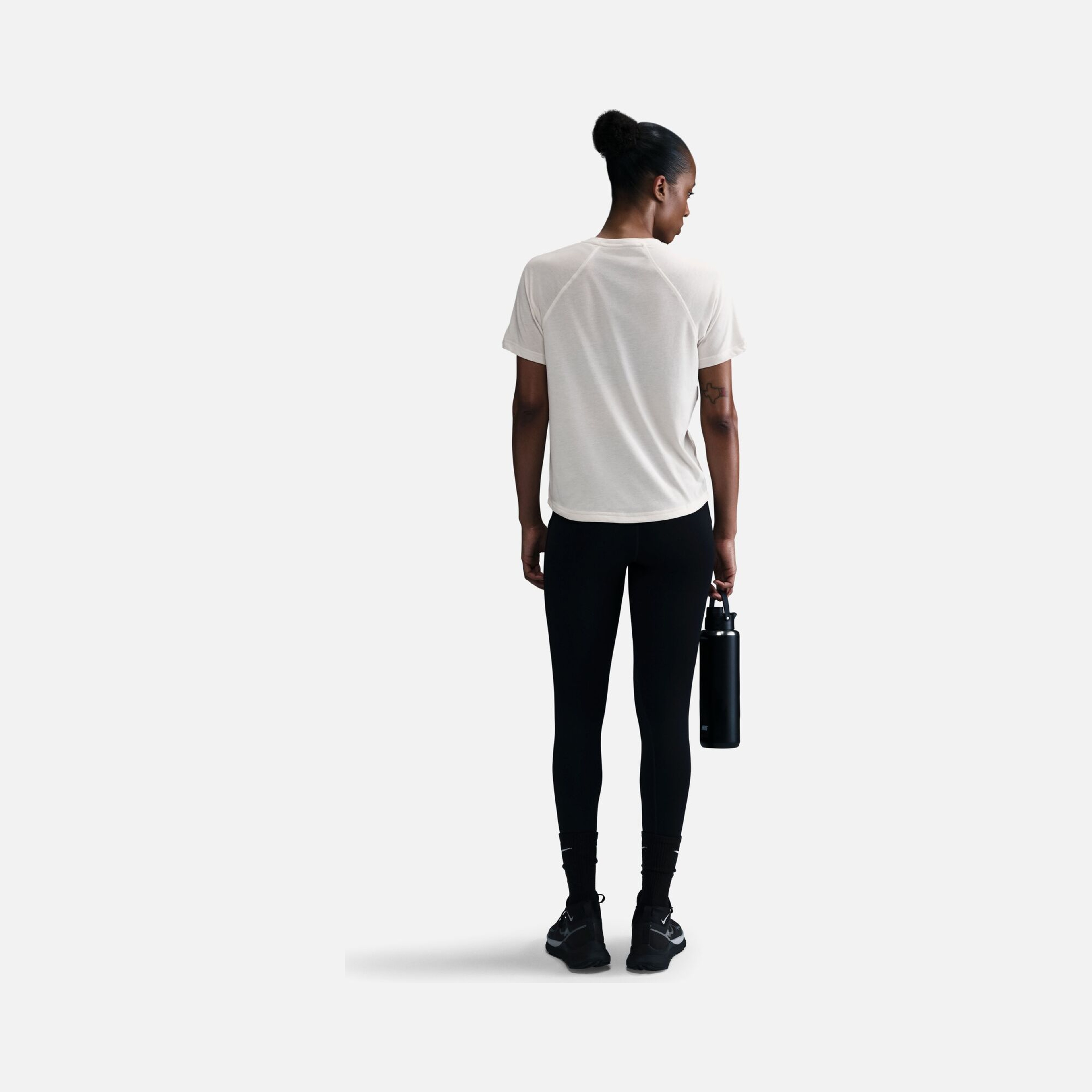 Nike Trail Dri-Fit Soft & Flexible Fabric Running Short-Sleeve Kadın Tişört