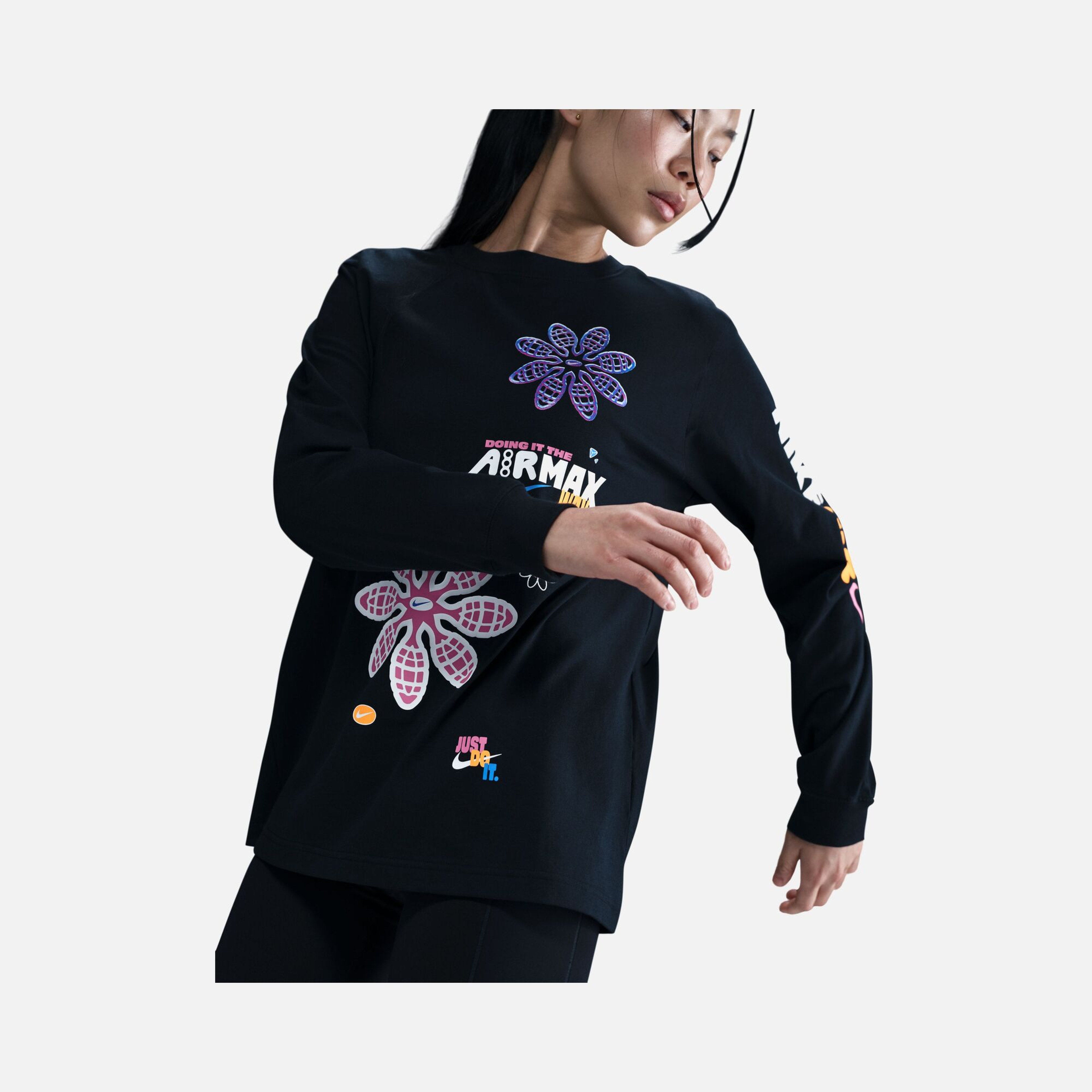 Nike Sportswear Essentials ''Air Max Wav Grahics'' Long-Sleeve Kadın Tişört