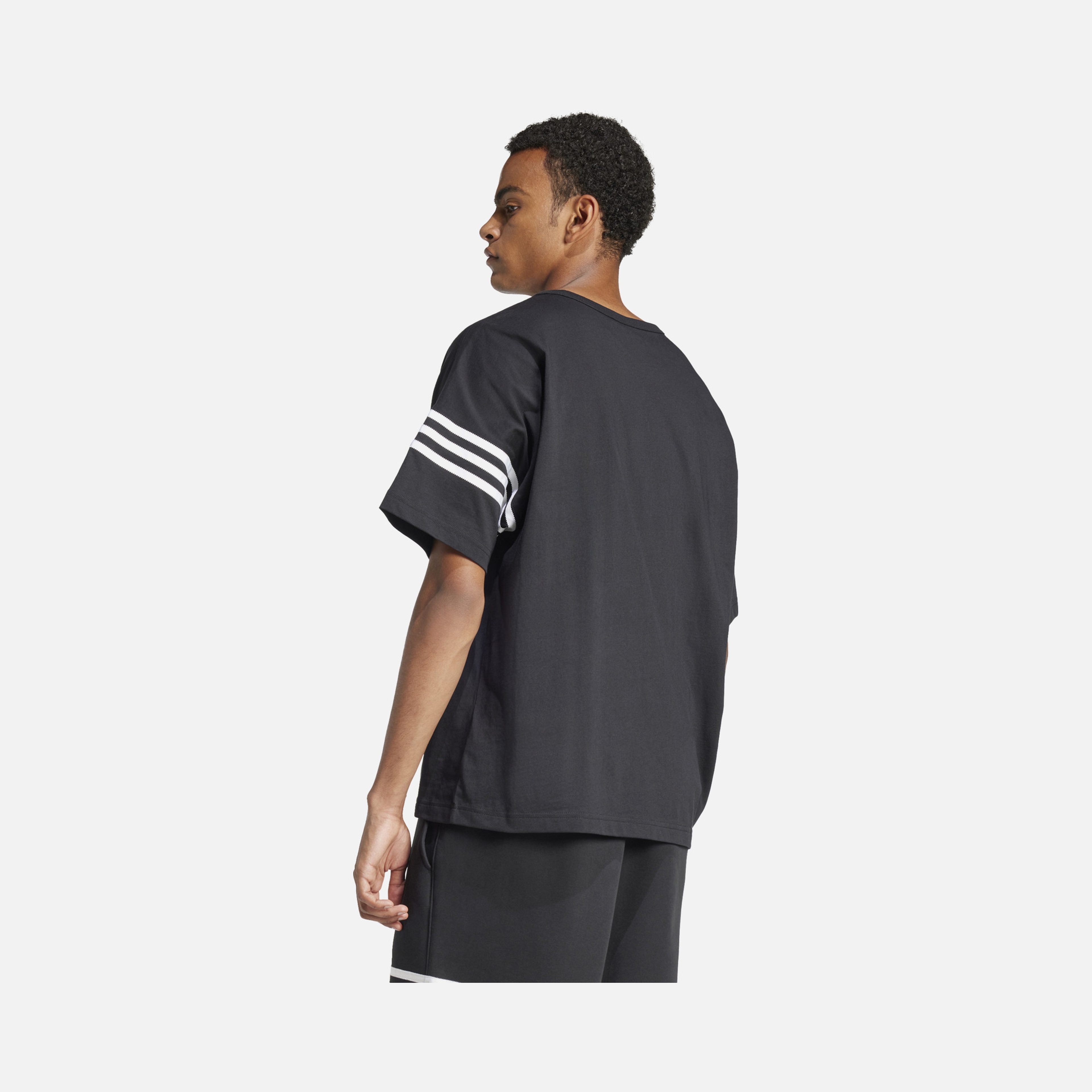 adidas Originals Neuclassics 3-Stripes Loose Fit Short-Sleeve Erkek Tişört