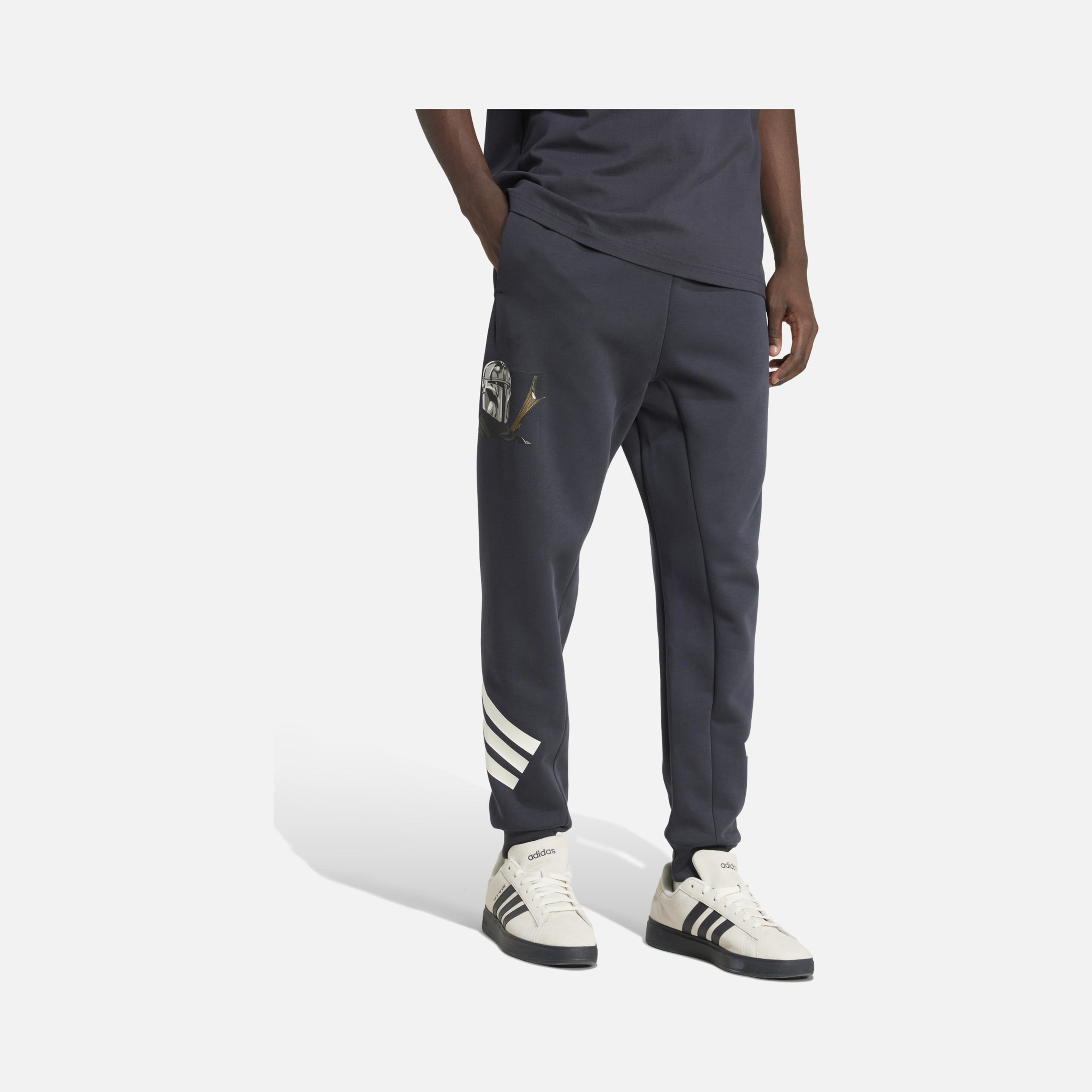 adidas X Star Wars The Mandalorian Graphic Print Regular Fit Gym & Training Erkek Eşofman Altı