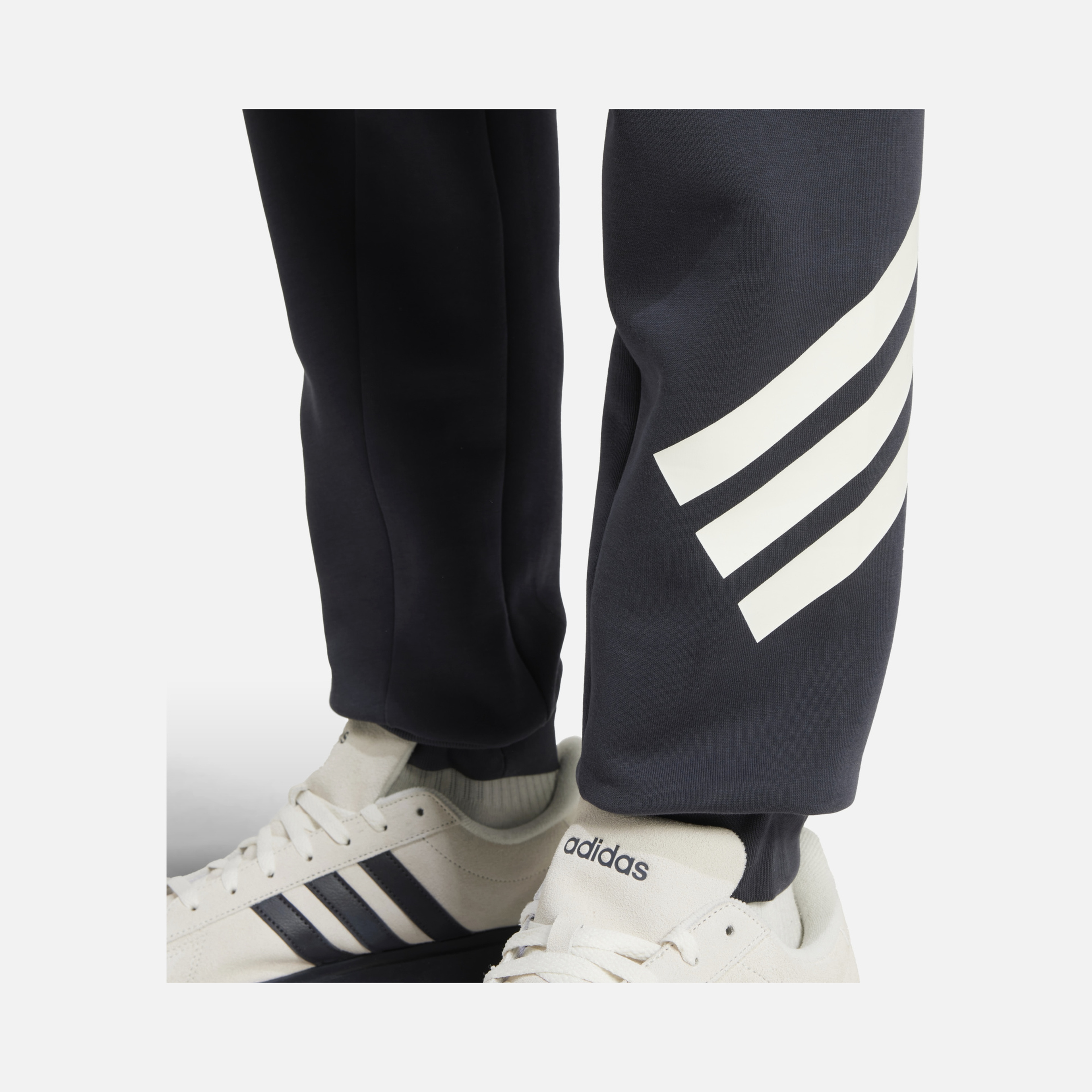 adidas X Star Wars The Mandalorian Graphic Print Regular Fit Gym & Training Erkek Eşofman Altı