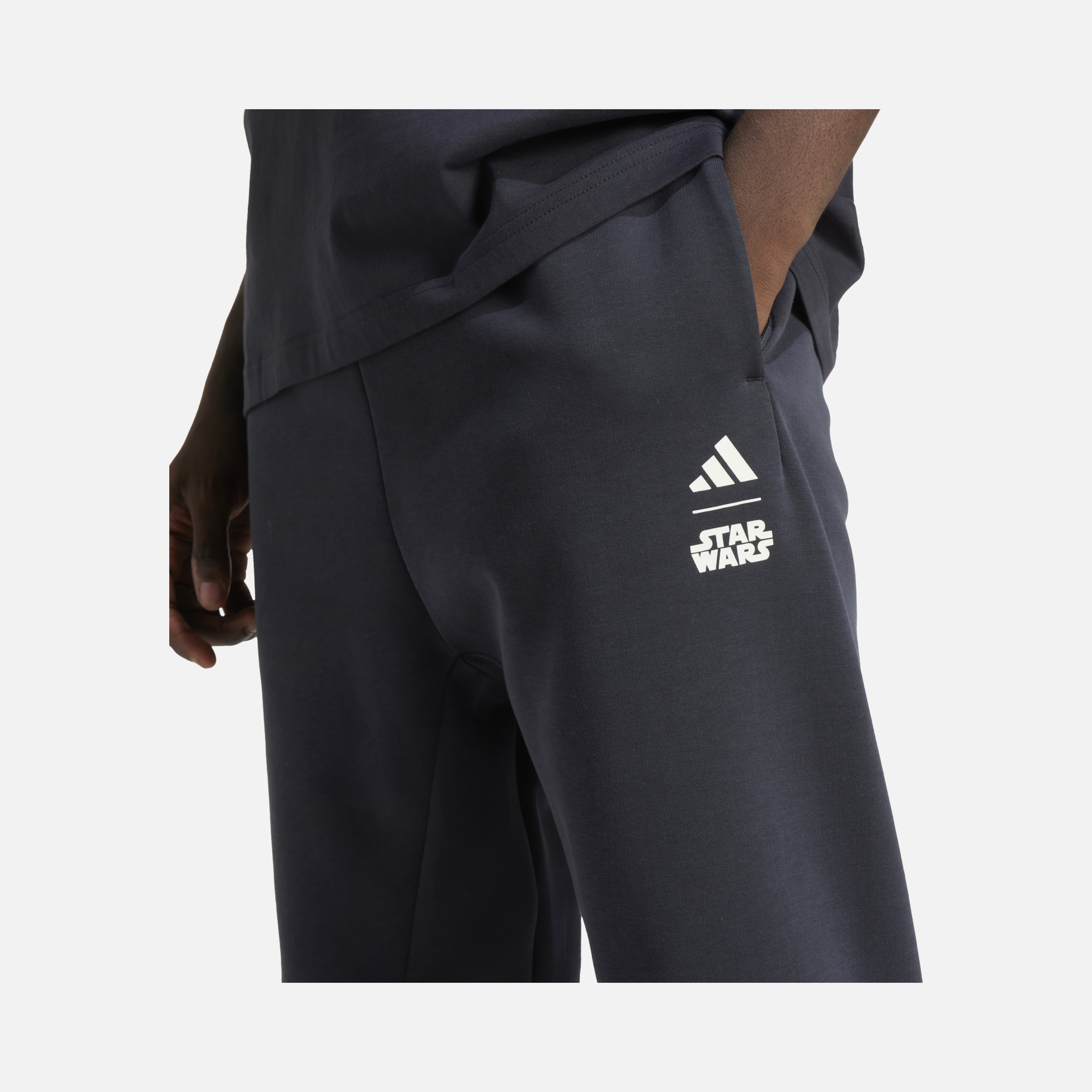 adidas X Star Wars The Mandalorian Graphic Print Regular Fit Gym & Training Erkek Eşofman Altı